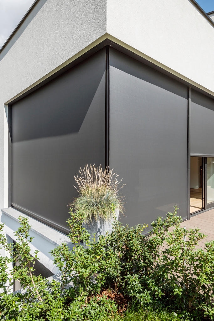 Corner Window Blind - Panovista