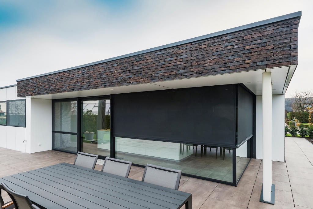 Corner Window Blind - Panovista