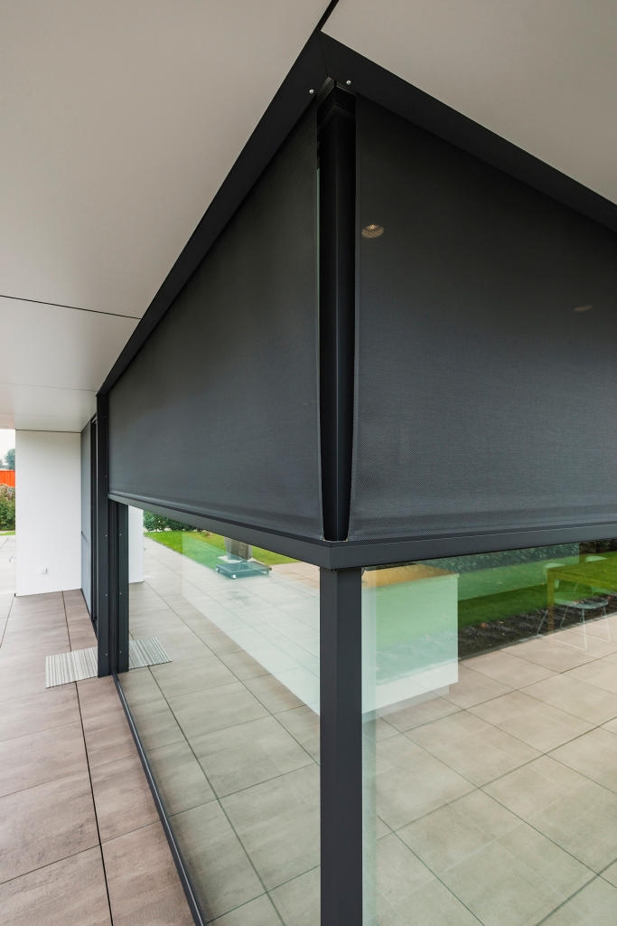 Corner Window Blind - Panovista