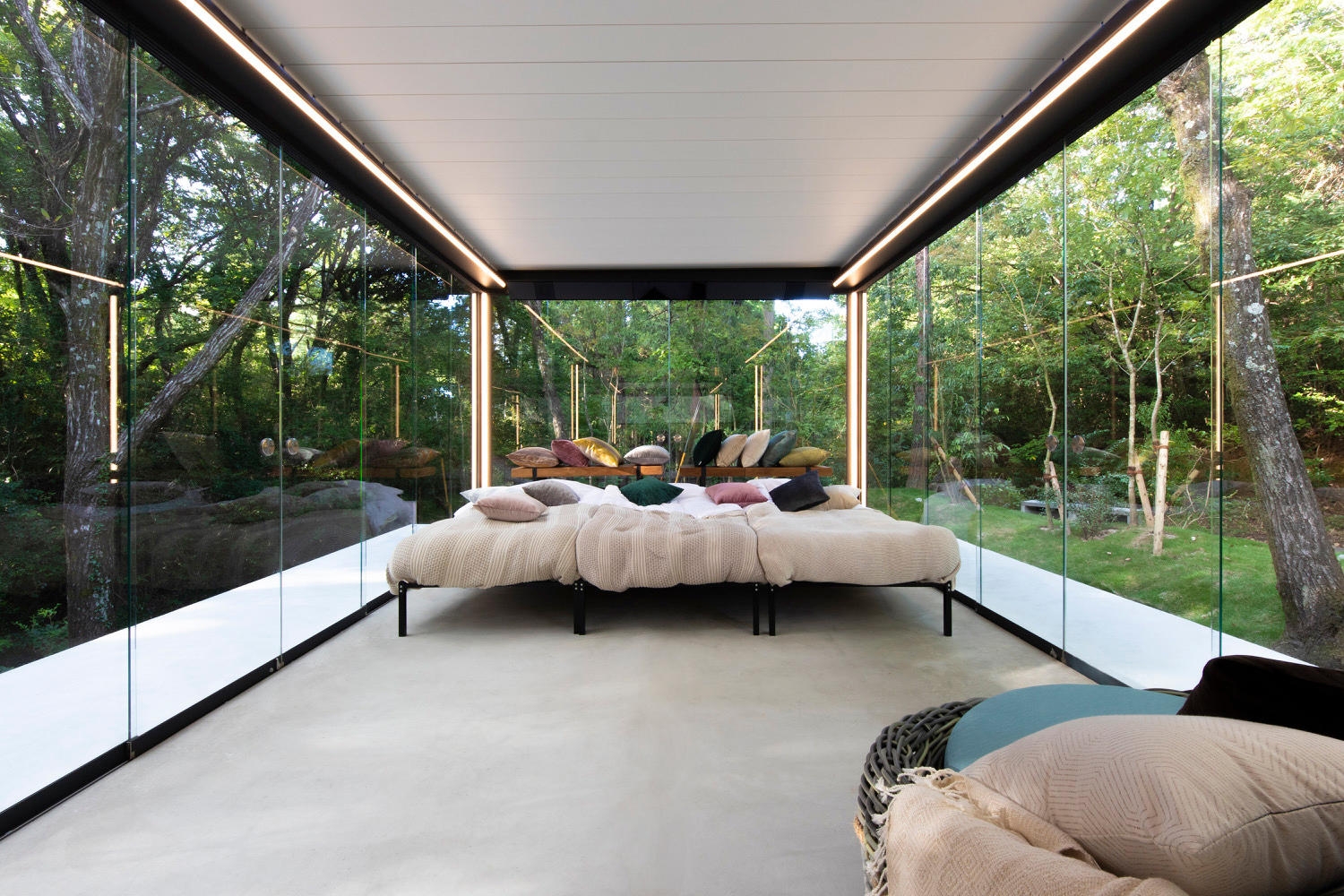 Pergola with Retractable Roof - Camargue Skye