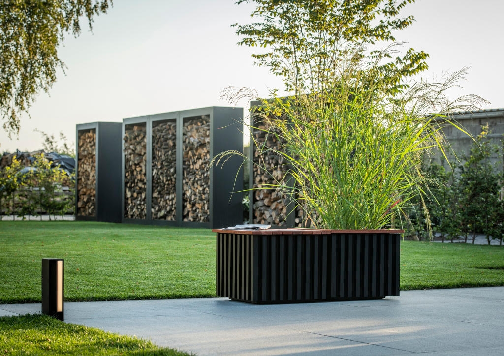 Outdoor Seating/Planter - Linarte Modulo System