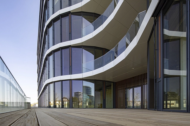 Curved glass curtain wall system