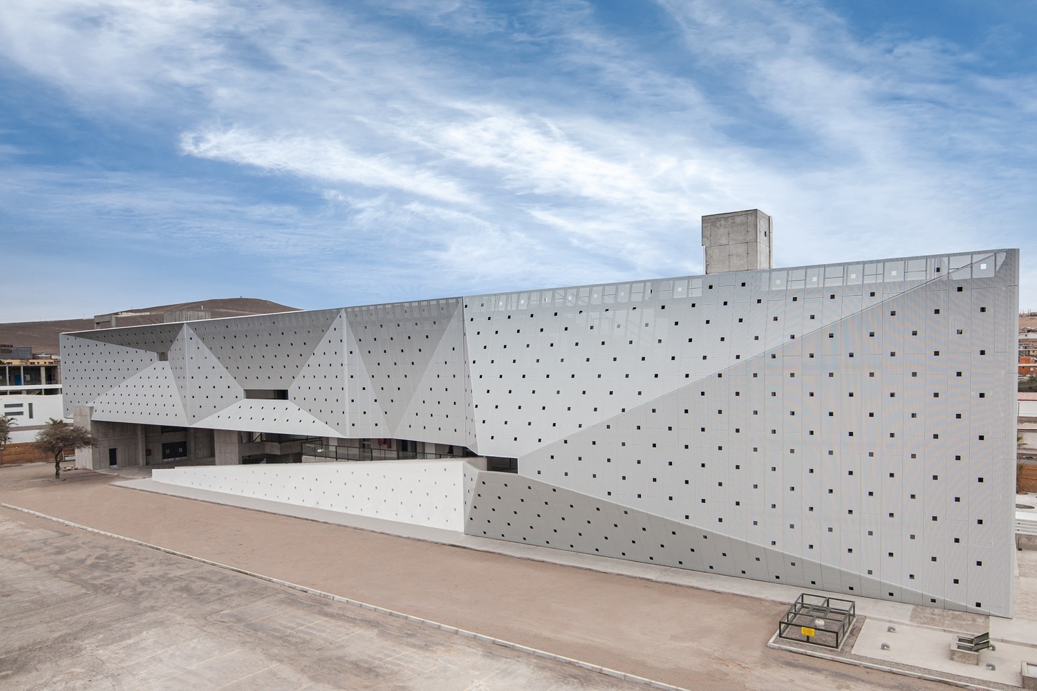 Facade Panels in University of Tarapacá