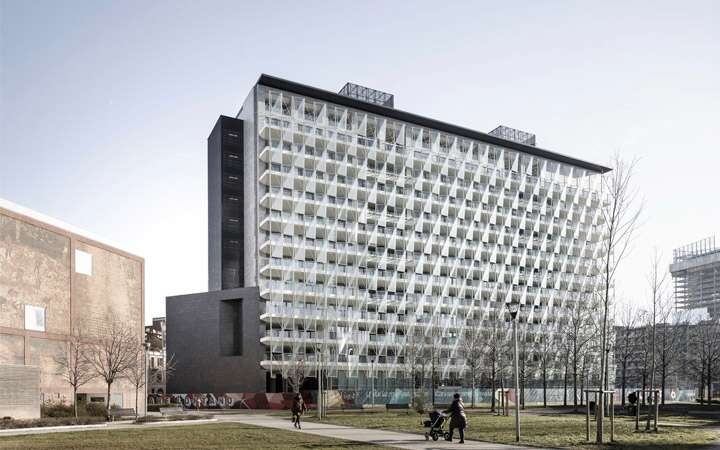 Porcelain Stoneware in De Castillia 23, Milan