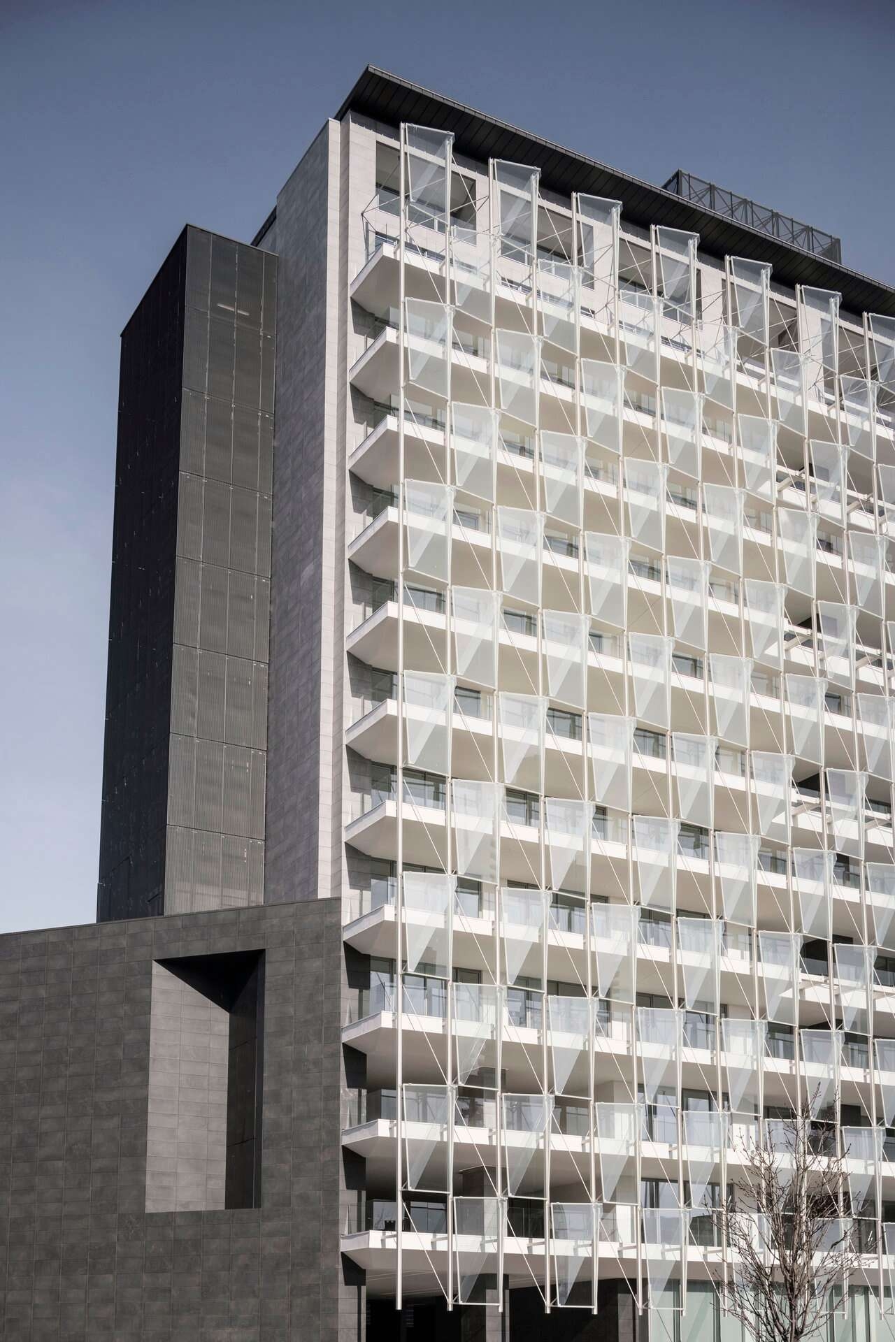 Porcelain Stoneware in De Castillia 23, Milan