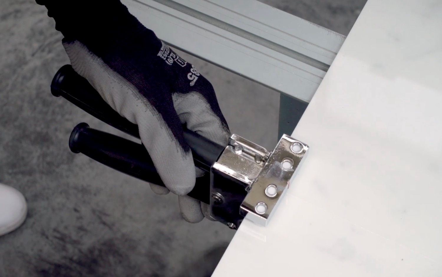 How to Handle Extra-Large Format Porcelain