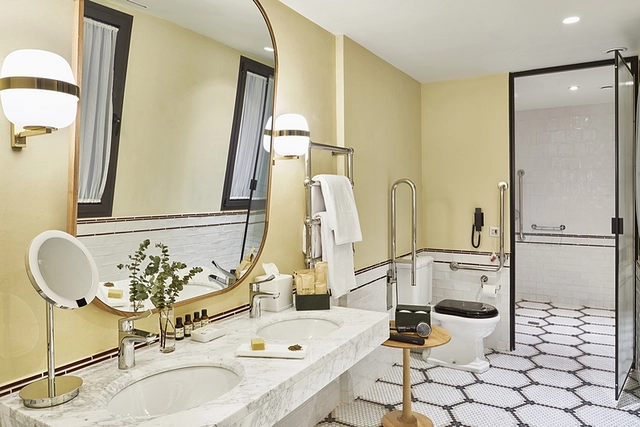 Bless Hotel - Premium Bathroom Suite 
