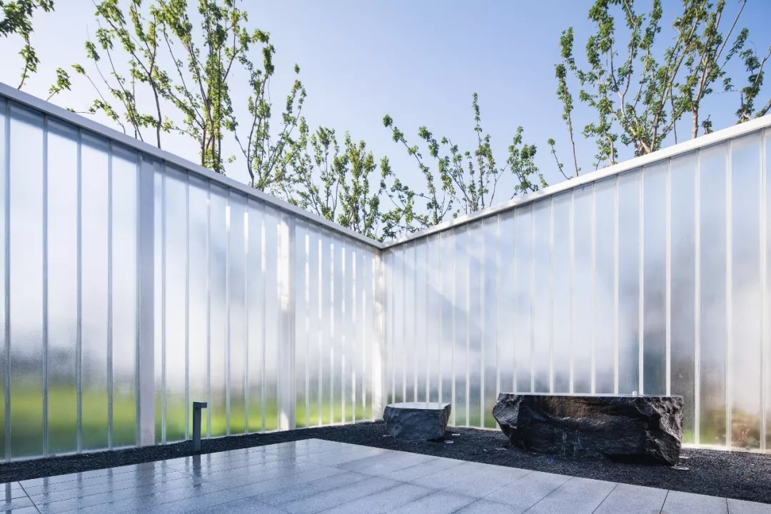 Low Iron Channel Glass