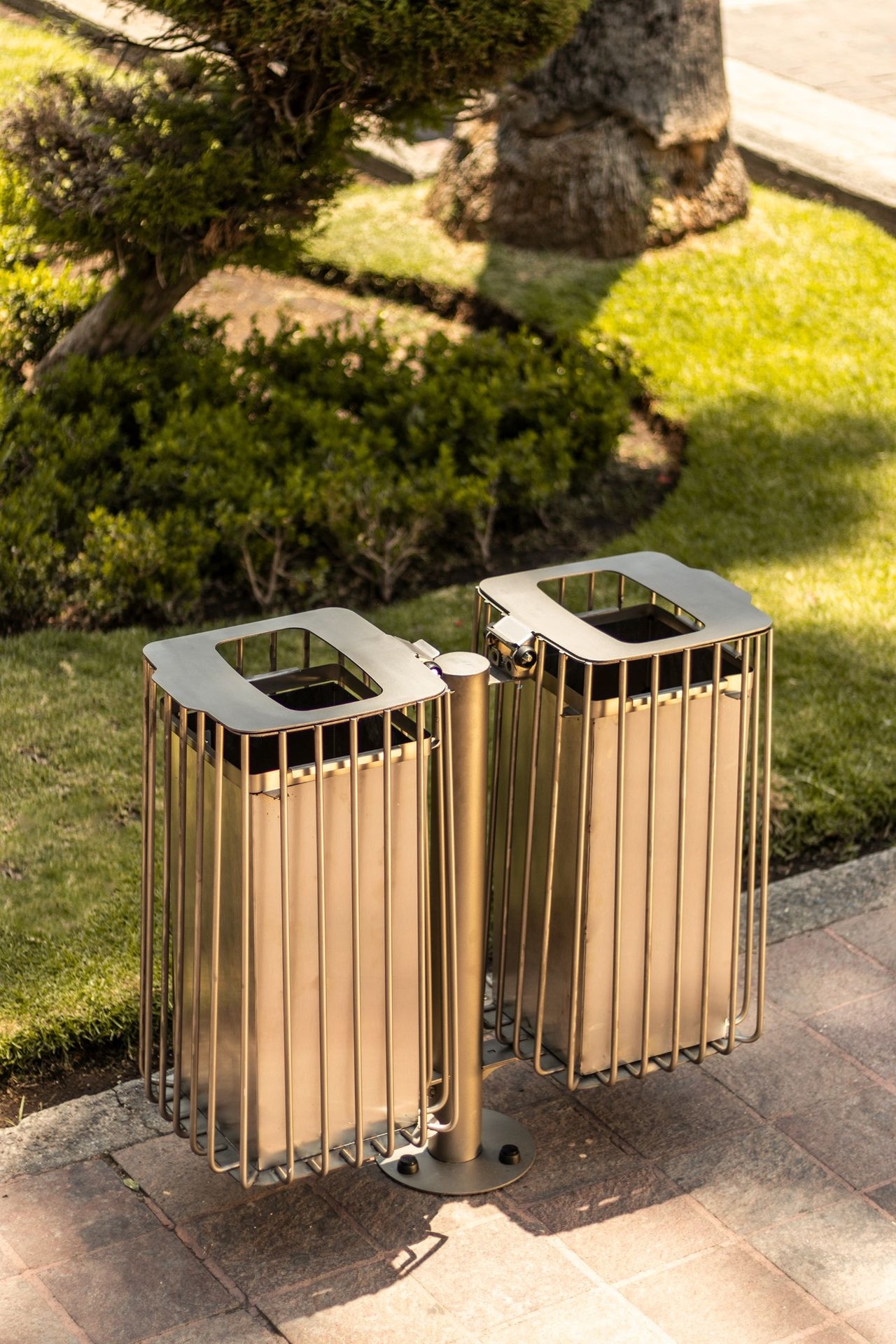 Basurero para espacios públicos - BKT-BA-006