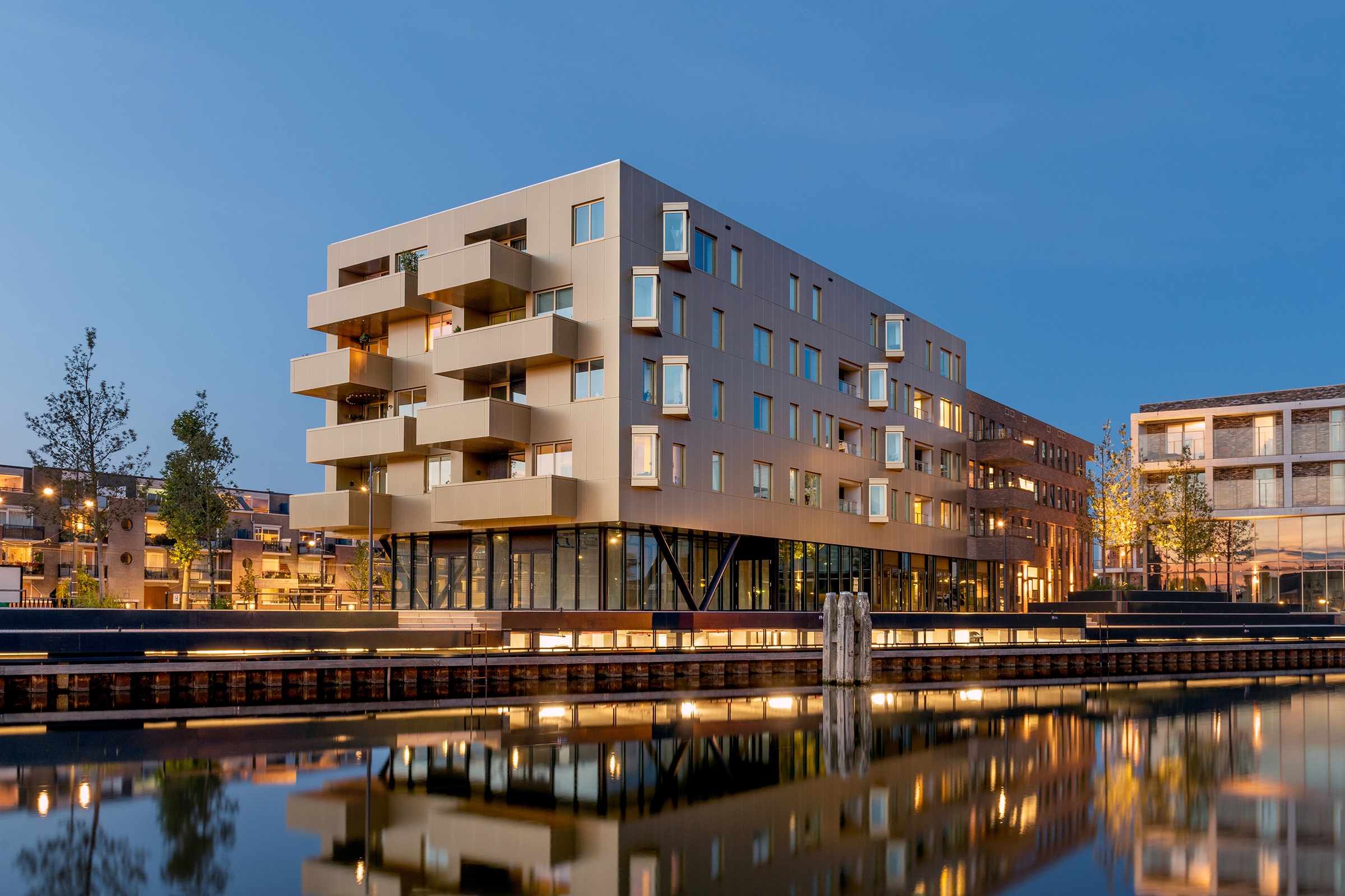 Composite Panel Finishes - Metallics