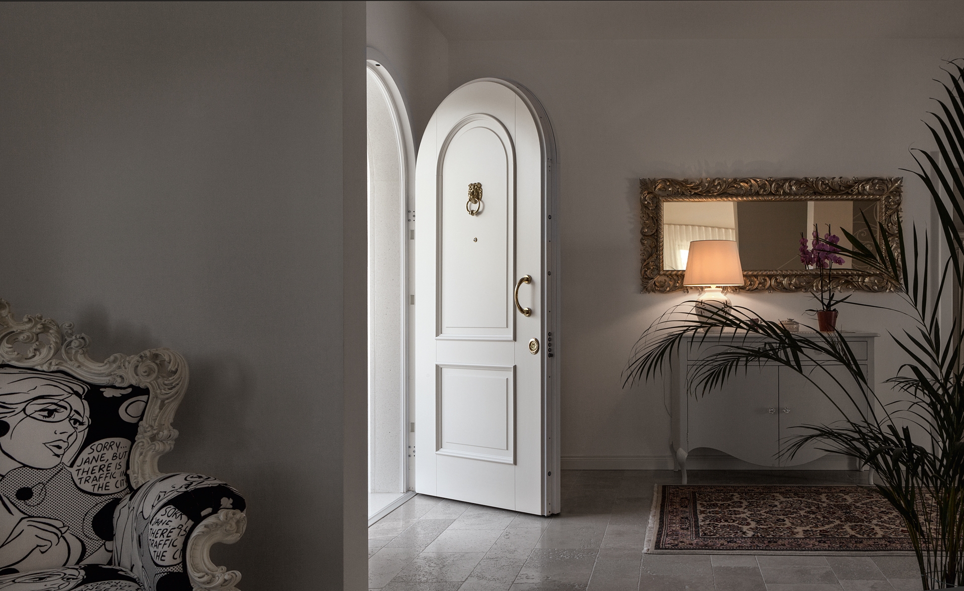 Door with Exposed Hinges - Evolution