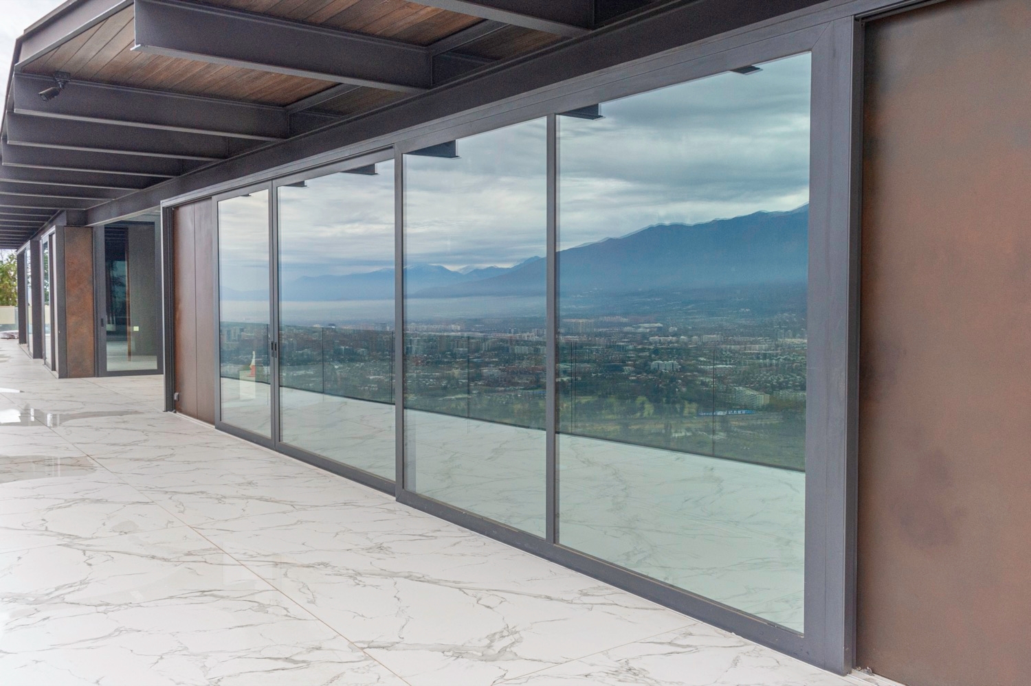 Perfiles de aluminio RPT en casas