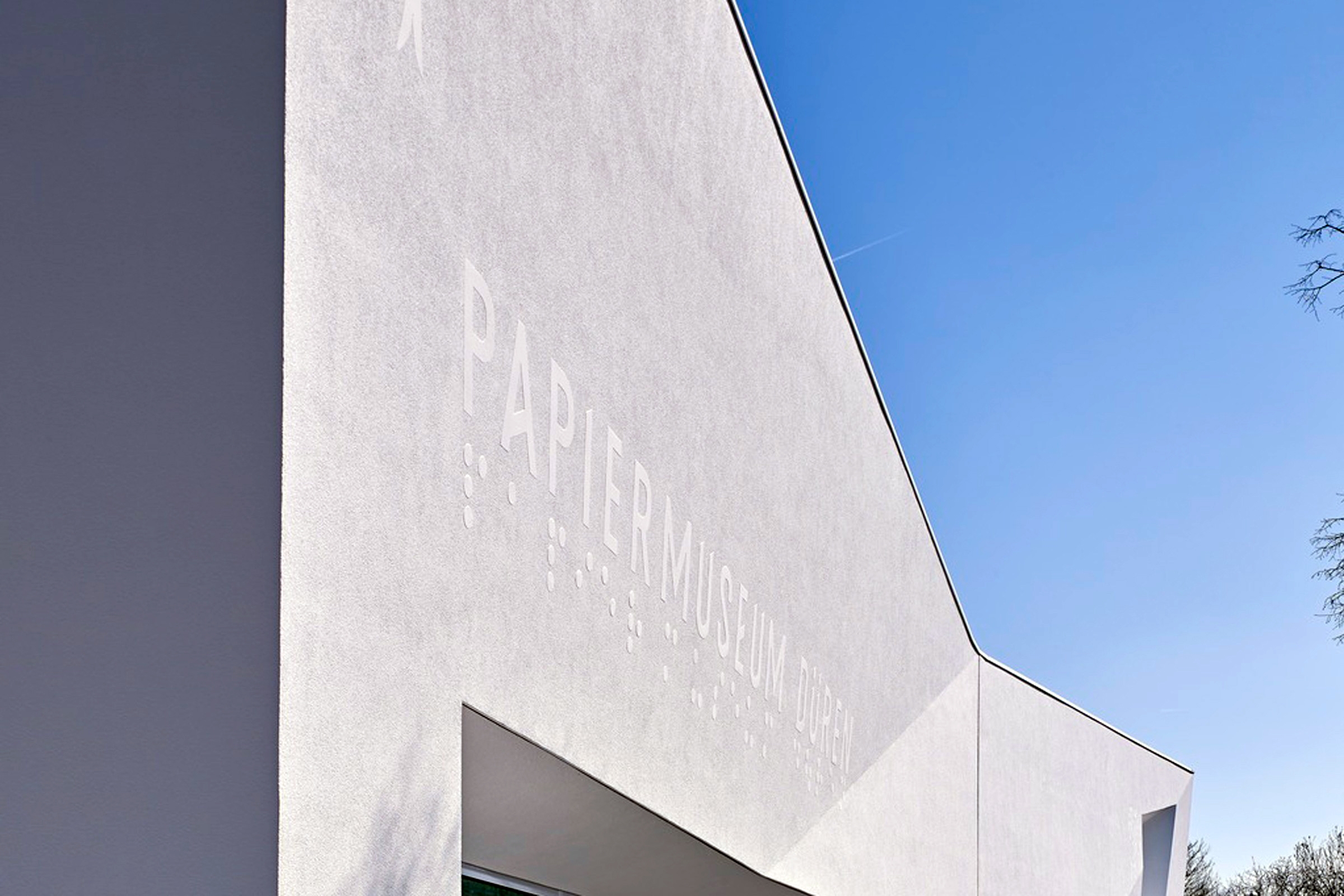 Facade Finishes in Paper Museum