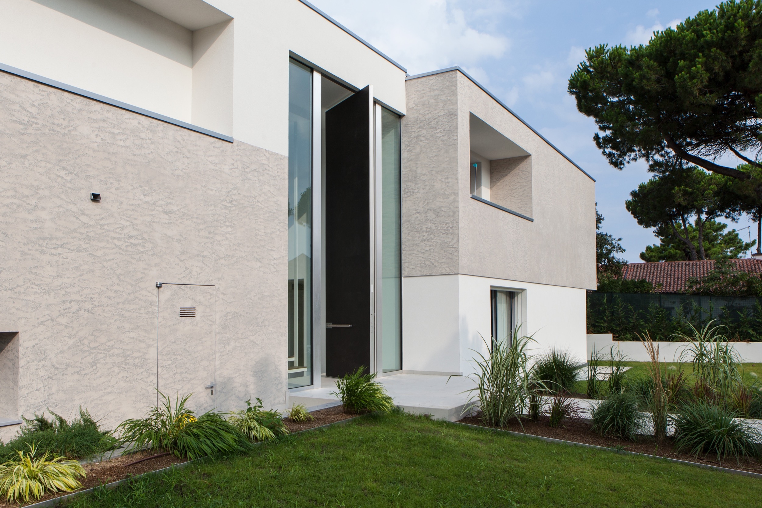 Syuna Doors in Albarella Villa