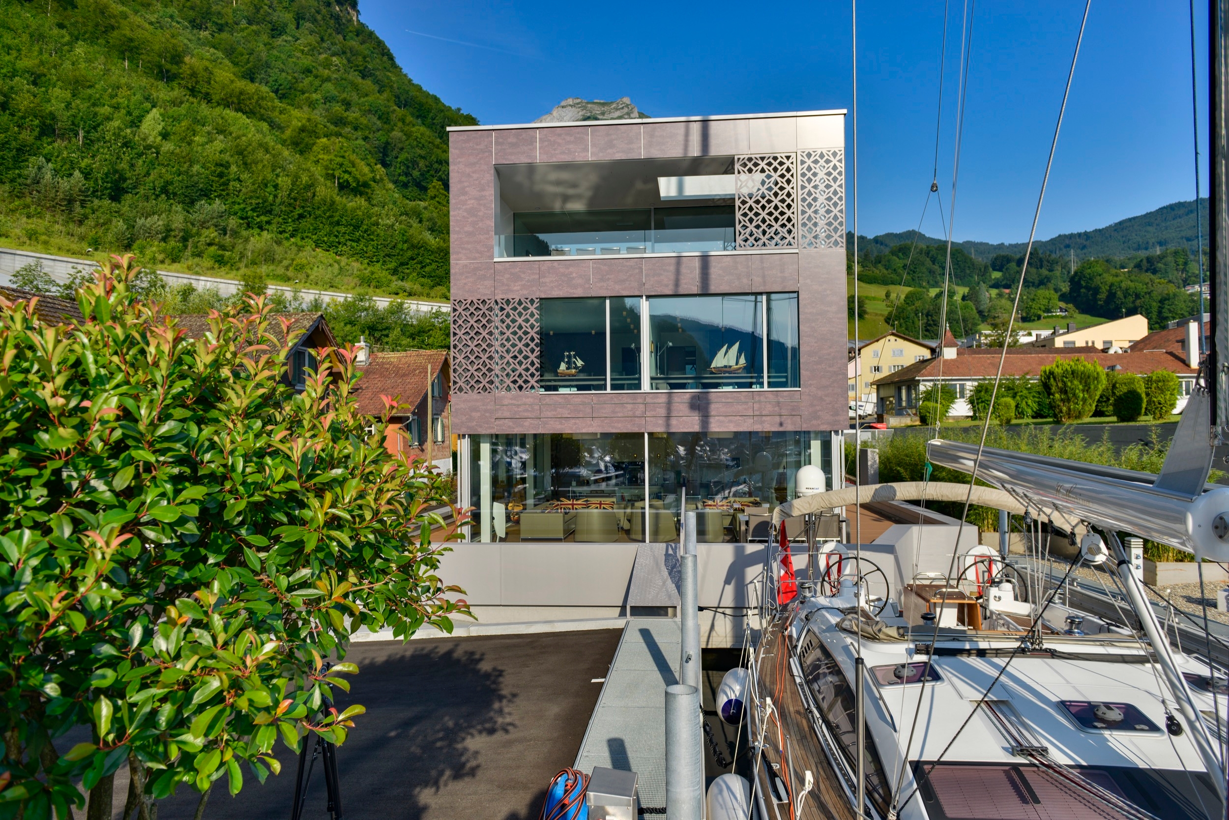Sliding Windows in Lakeview Harbor House