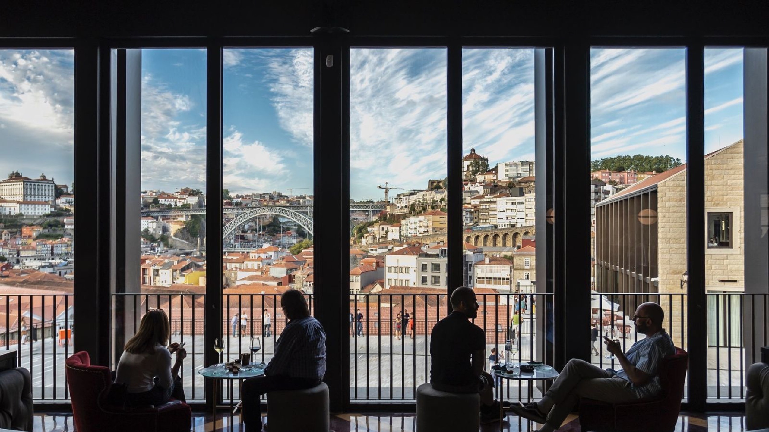 Sistema de Ventanas Corredizas - World of Wine