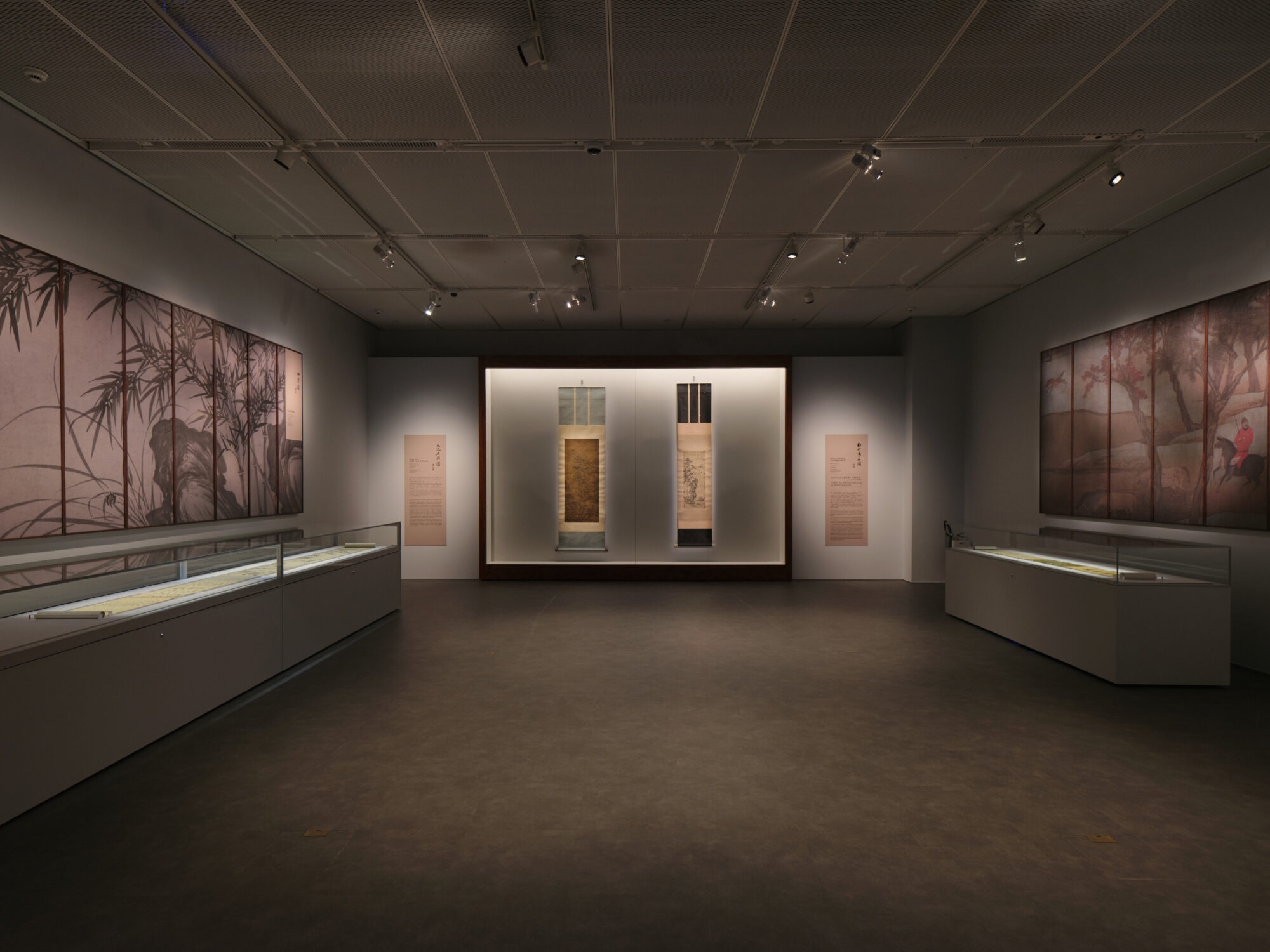 Display Cases in the Hong Kong Palace Museum