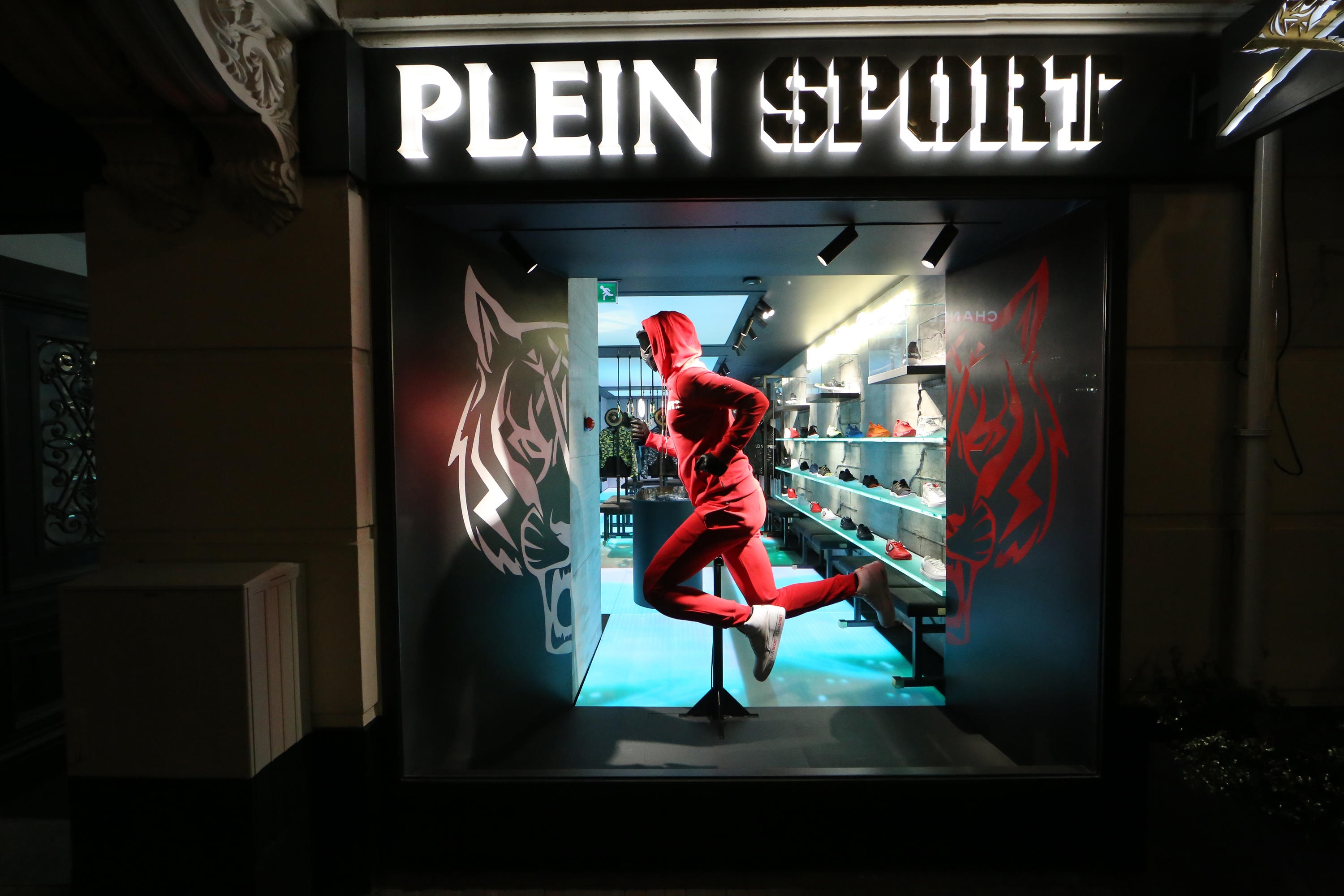 Video Floor in Plein Sports Shop