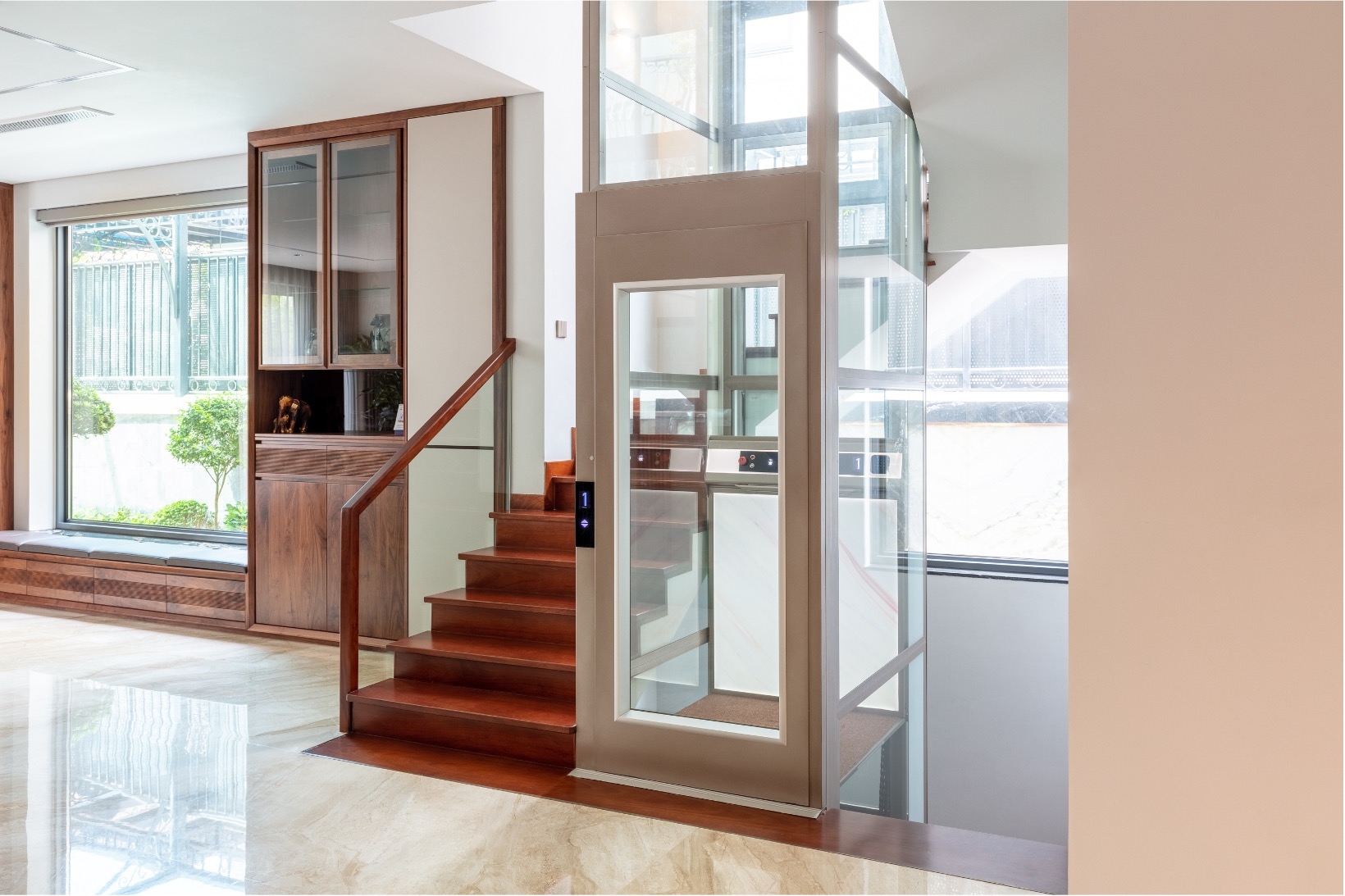 Glass Home Lift Near Wine Cave