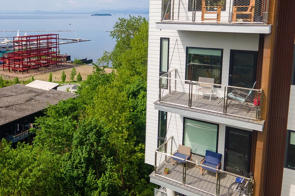 Sistema de baranda modular en One Lakeview