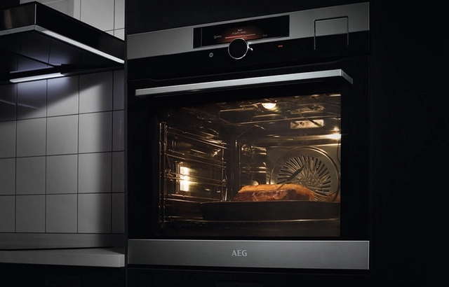 Stoffig Wees tevreden Praktisch Kitchen Appliances - AEG Ovens from Electrolux Group