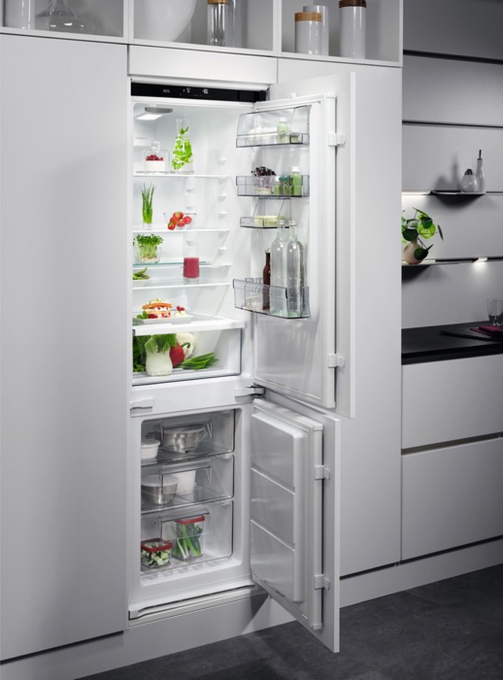 Aeg built in fridge shop freezer