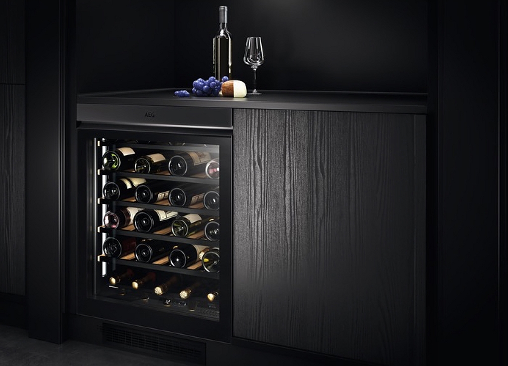 Fisher & outlet paykel wine cabinet