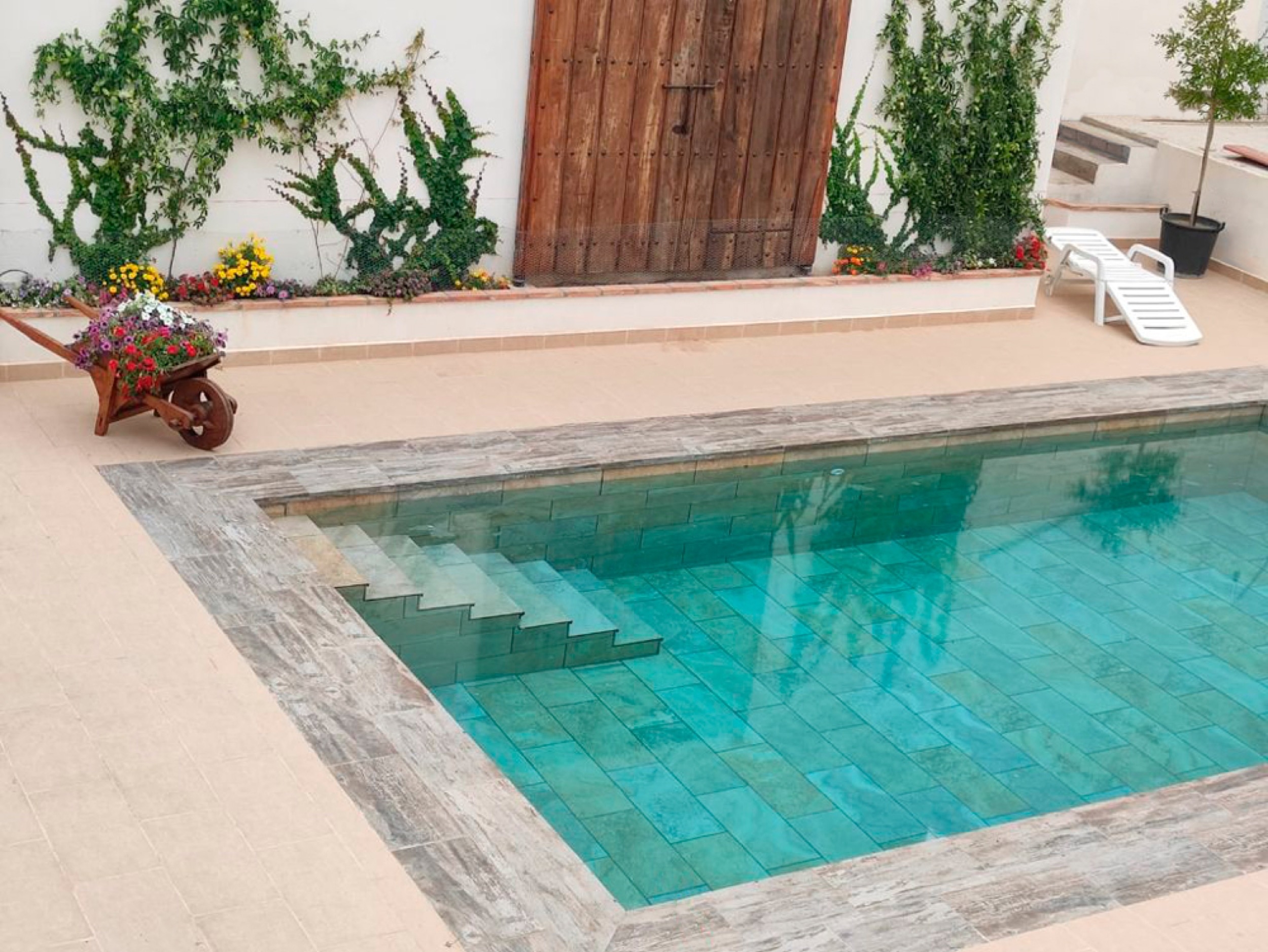 Flooring in Private Pools Projects