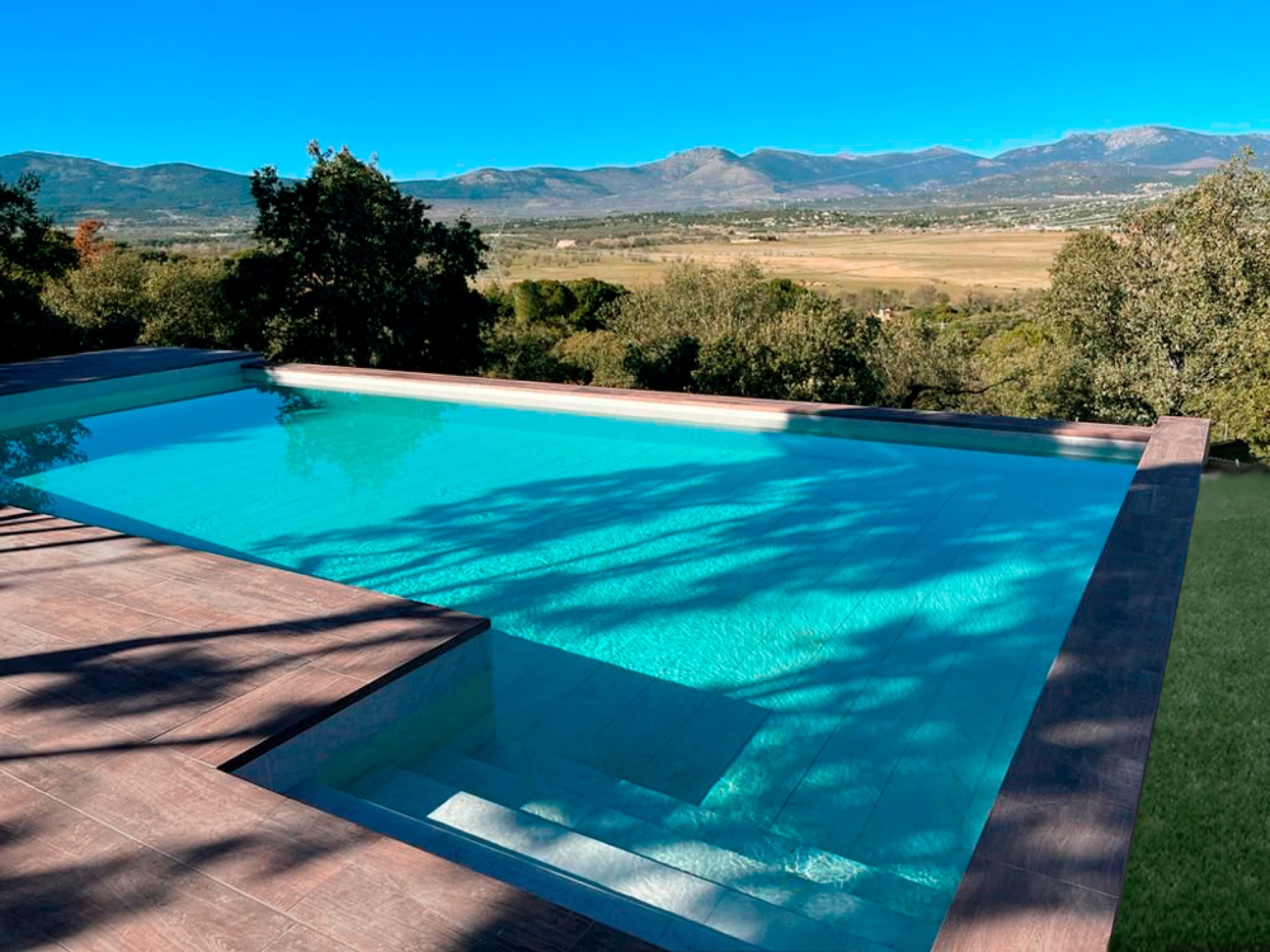 Flooring in Private Pools Projects