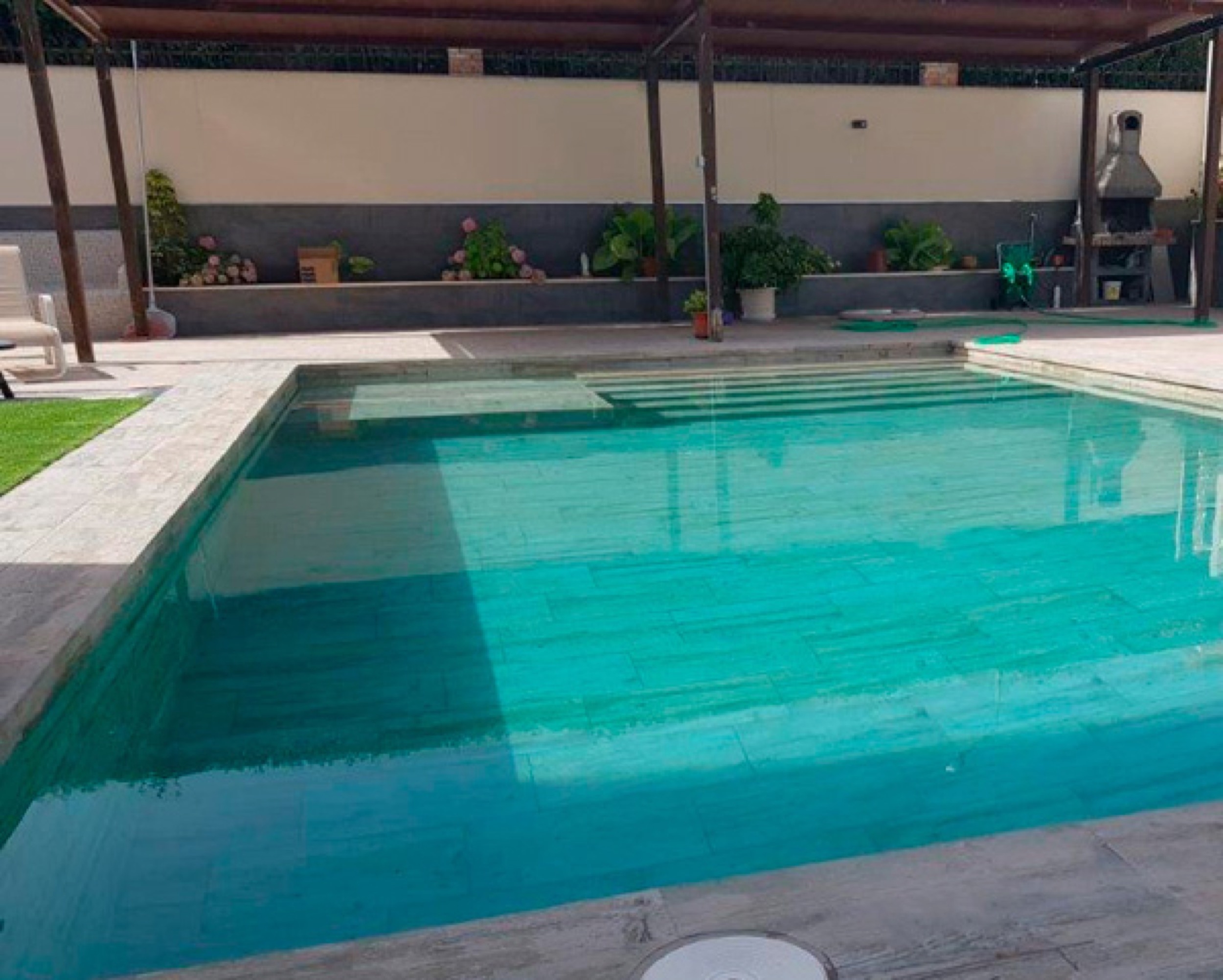 Flooring in Private Pools Projects