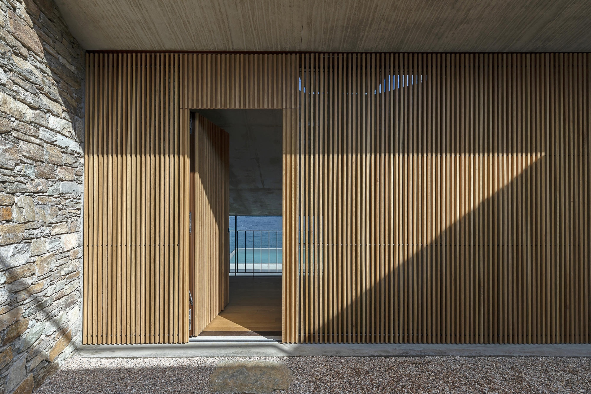 Sliding System in Ncaved House