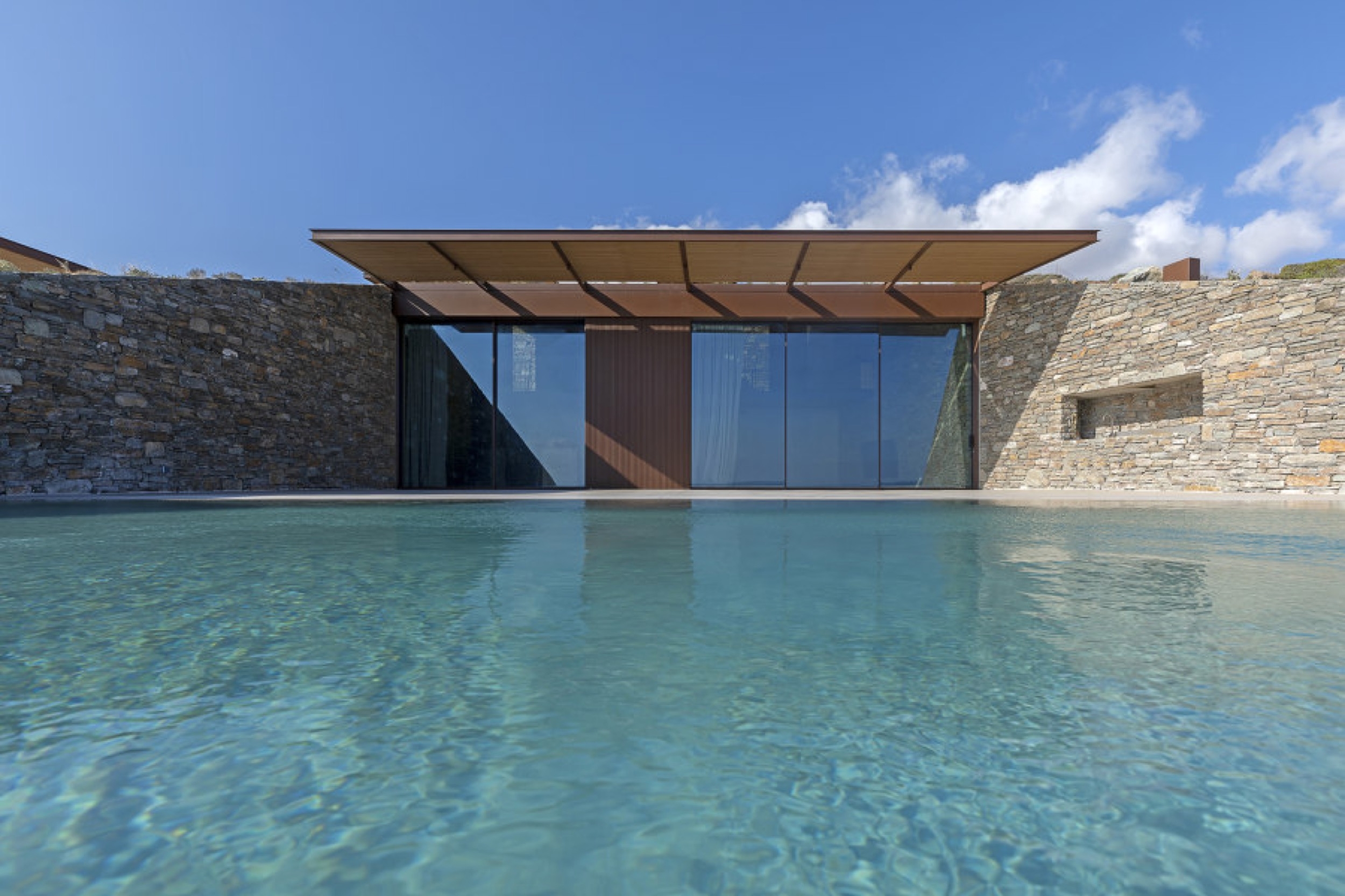 Sliding System in Ncaved House