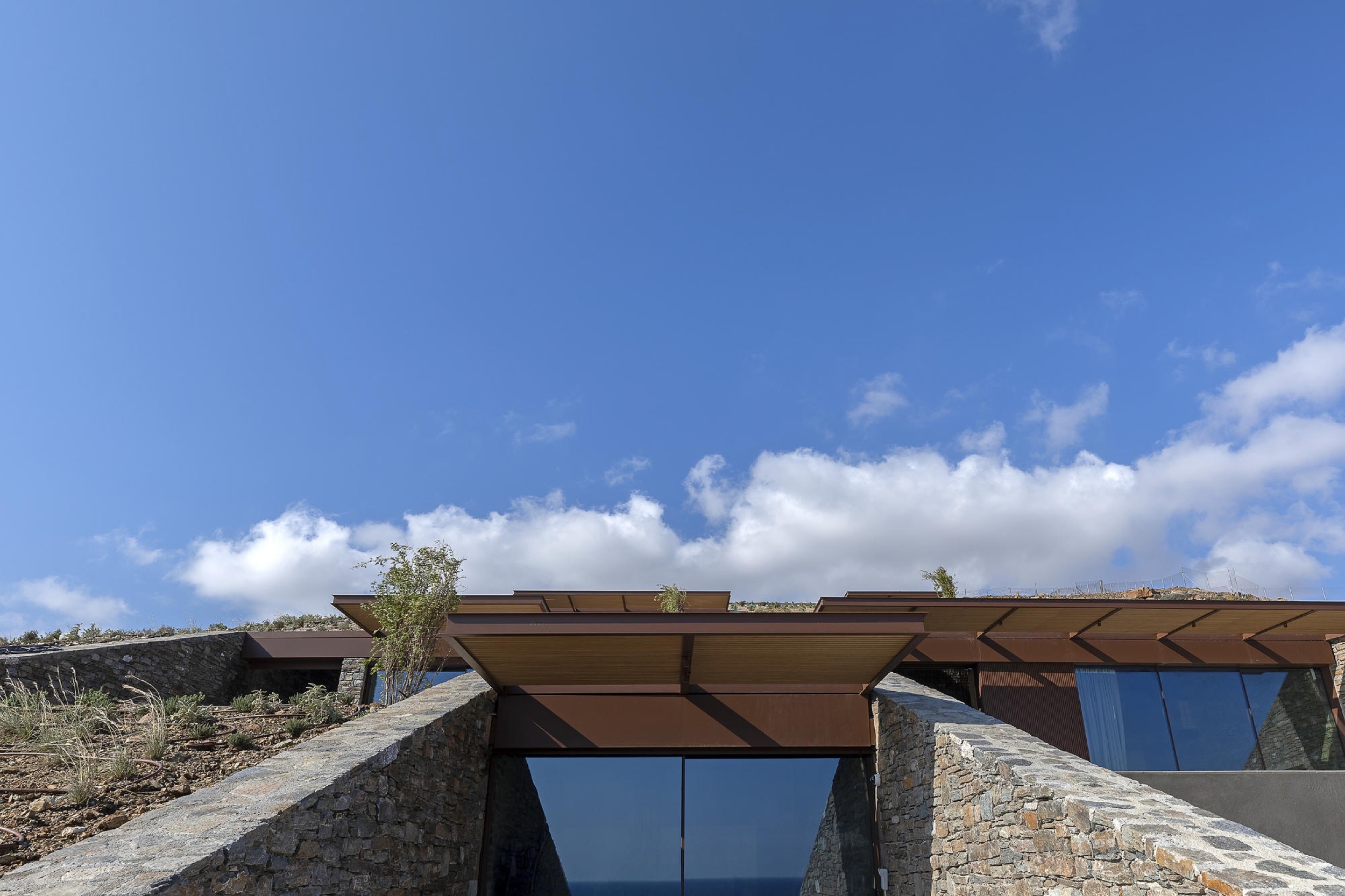 Sliding System in Ncaved House