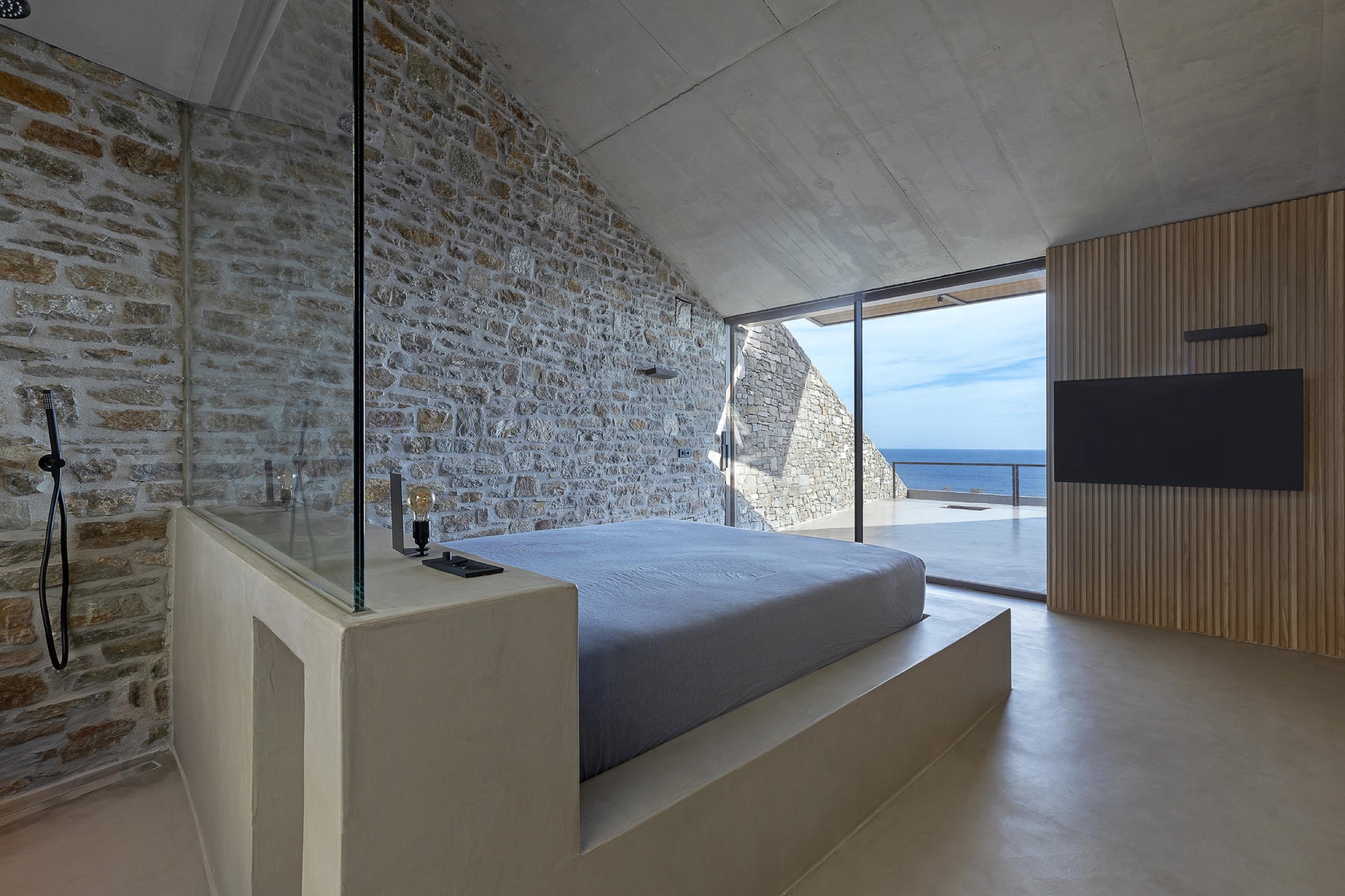 Sliding System in Ncaved House