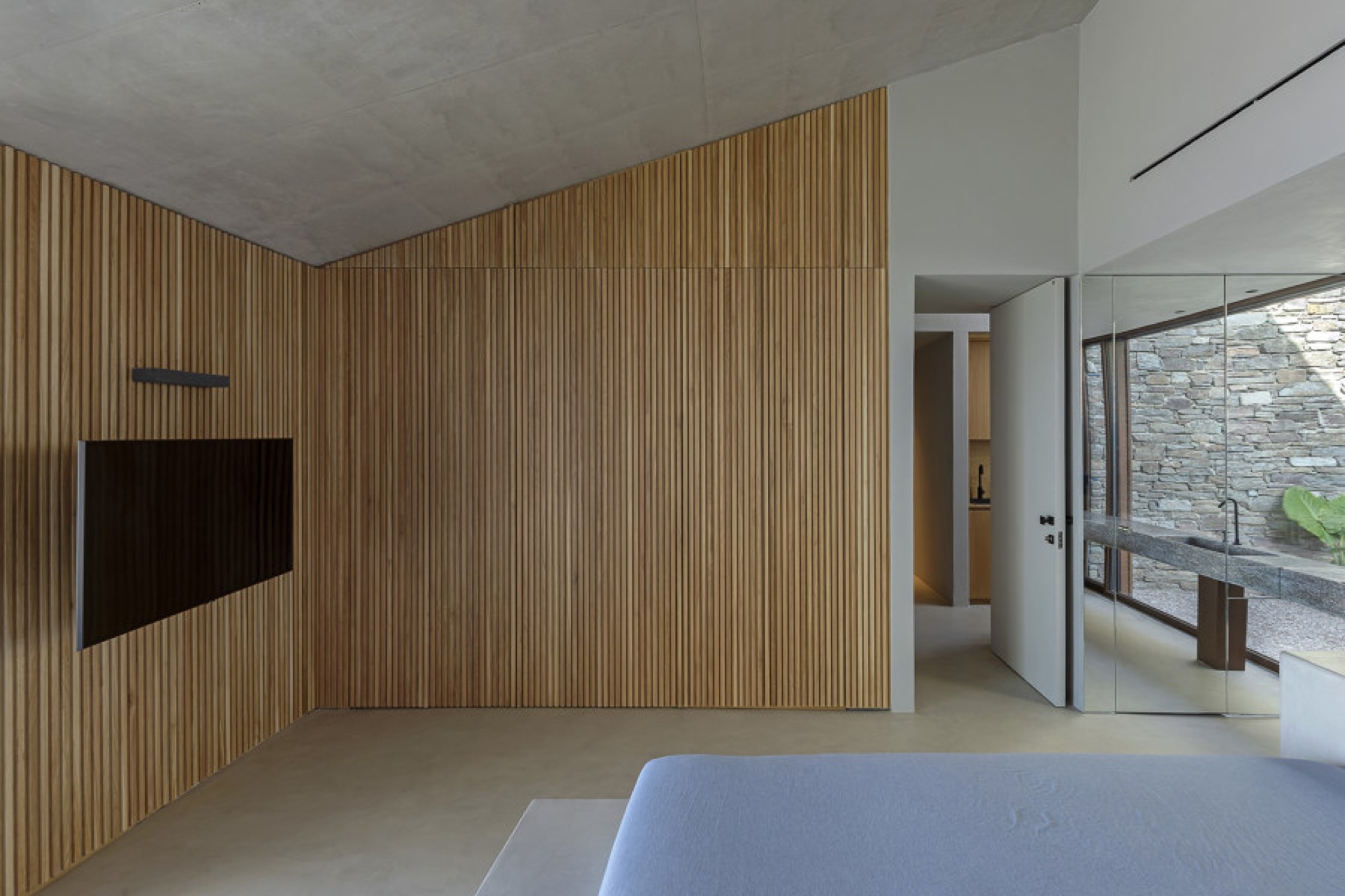 Sliding System in Ncaved House