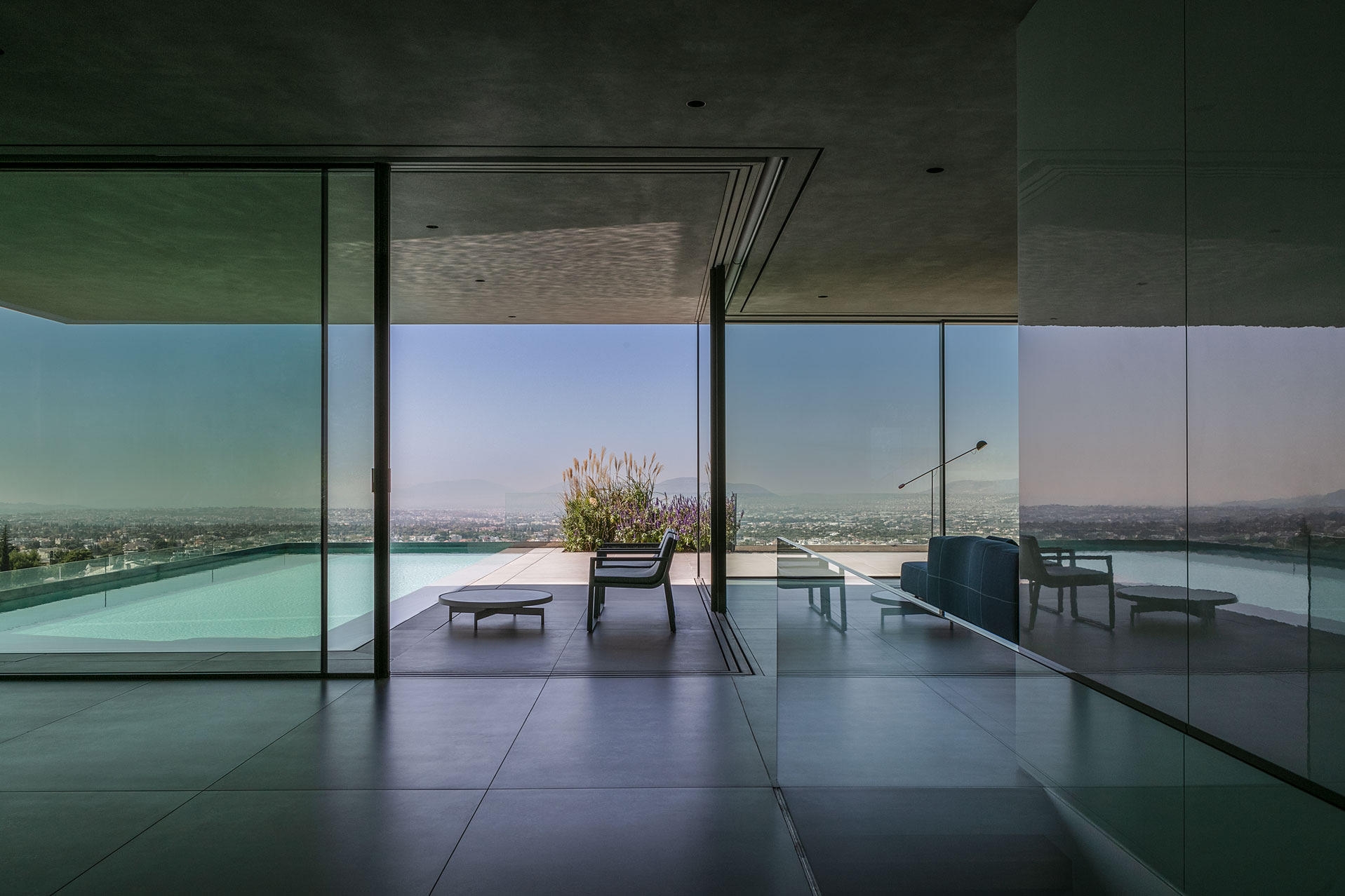 Pivoting and Fixed Windows in Reflection House