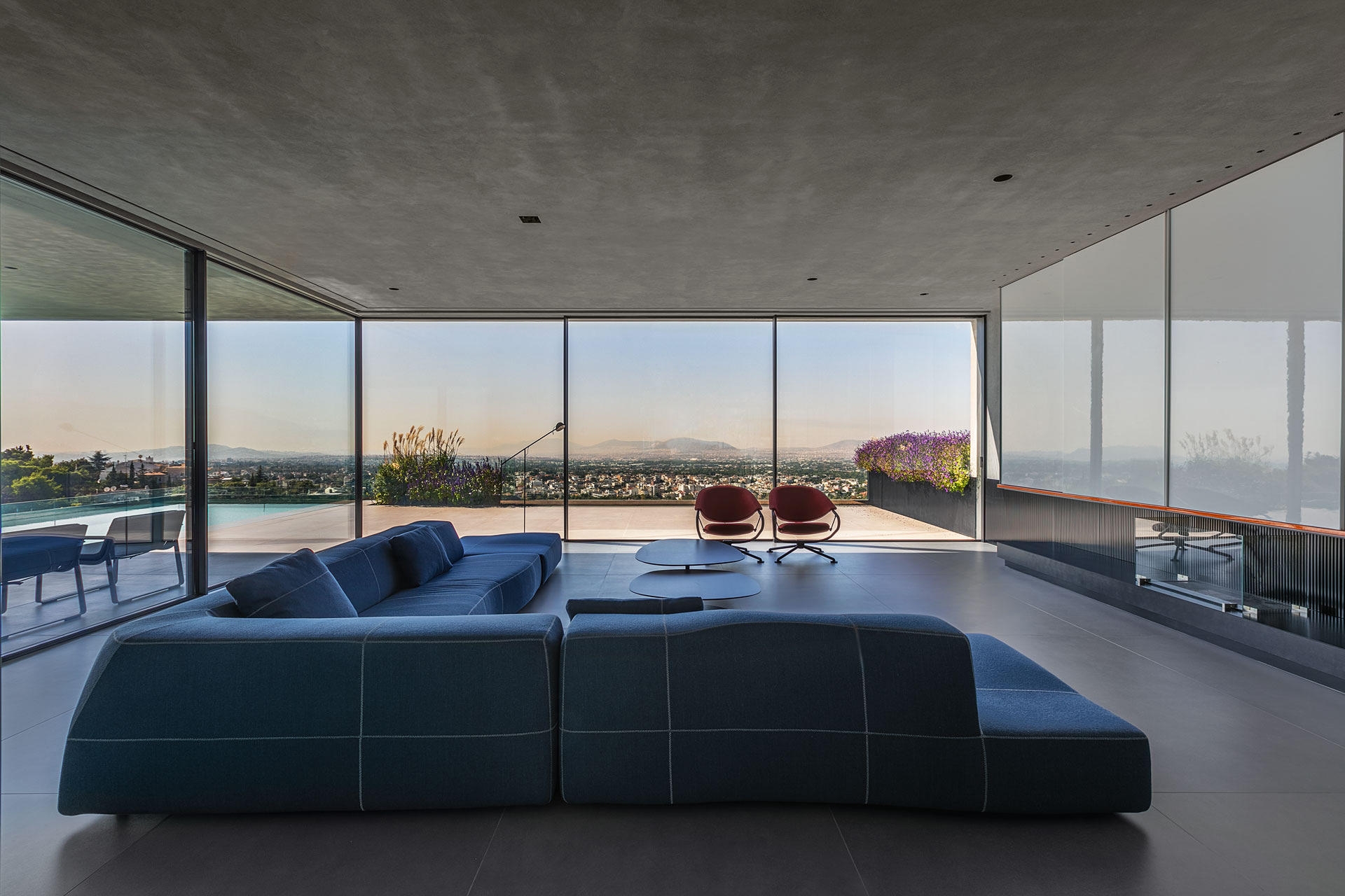 Pivoting and Fixed Windows in Reflection House