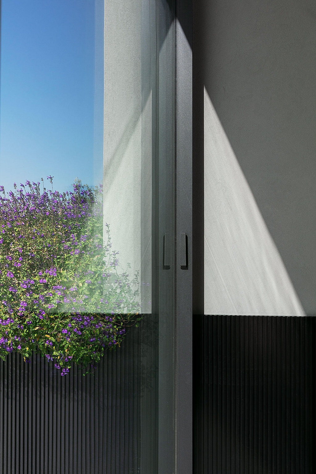 Pivoting and Fixed Windows in Reflection House