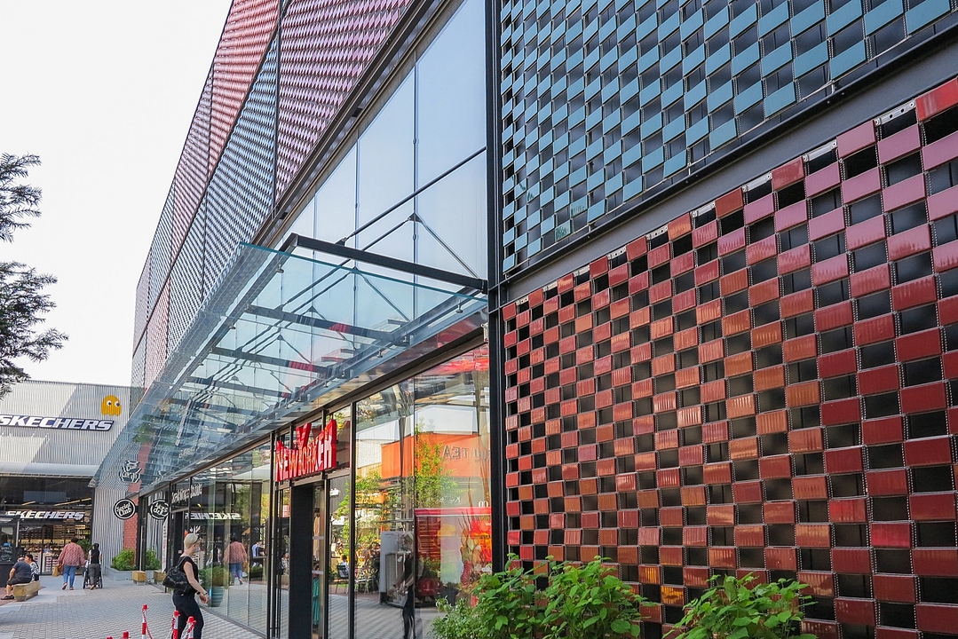 Gallery of Ceramic Textile Facade in Promenade Shopping Mall 6
