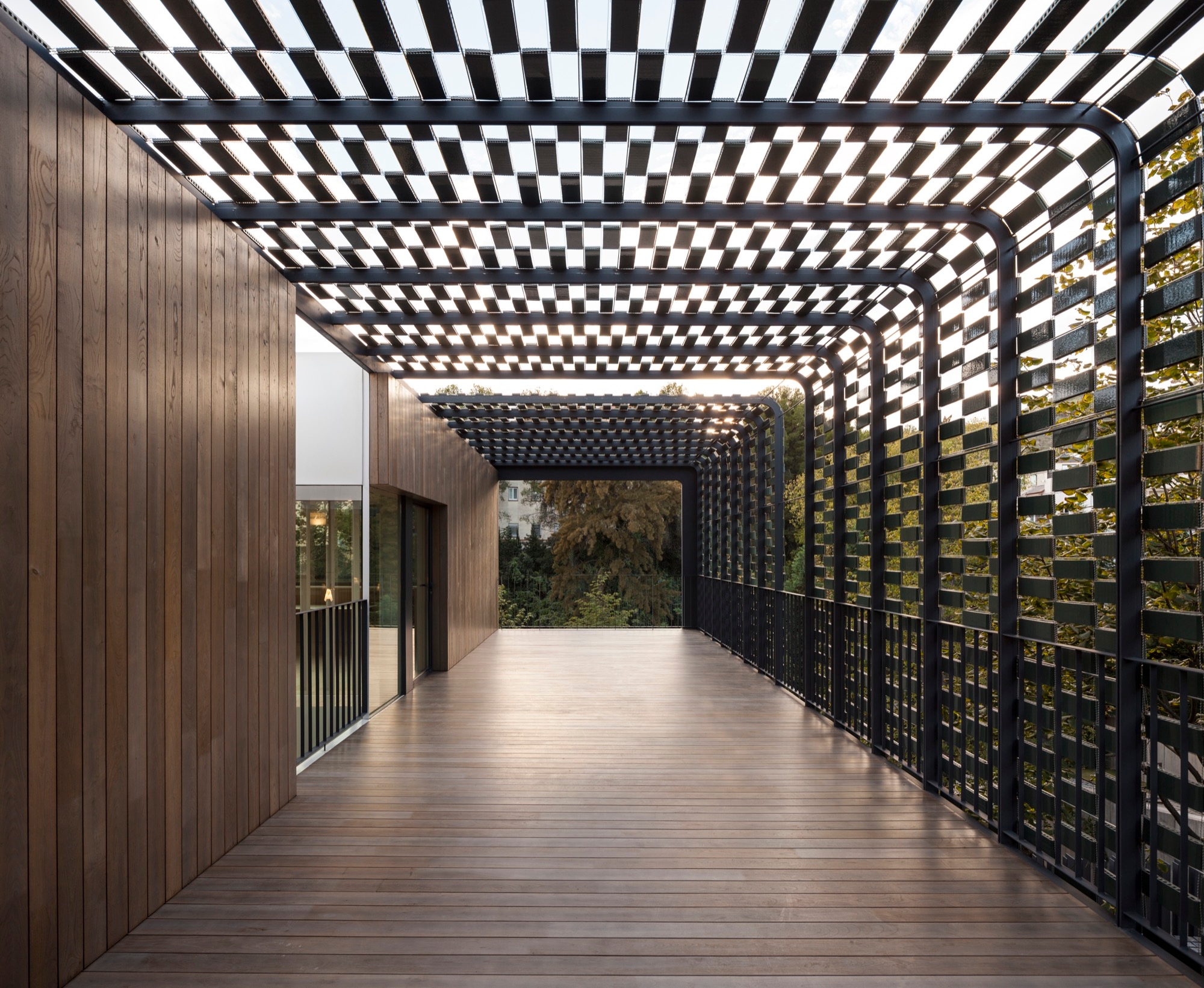 Ceramic Lattice Facade in TR House