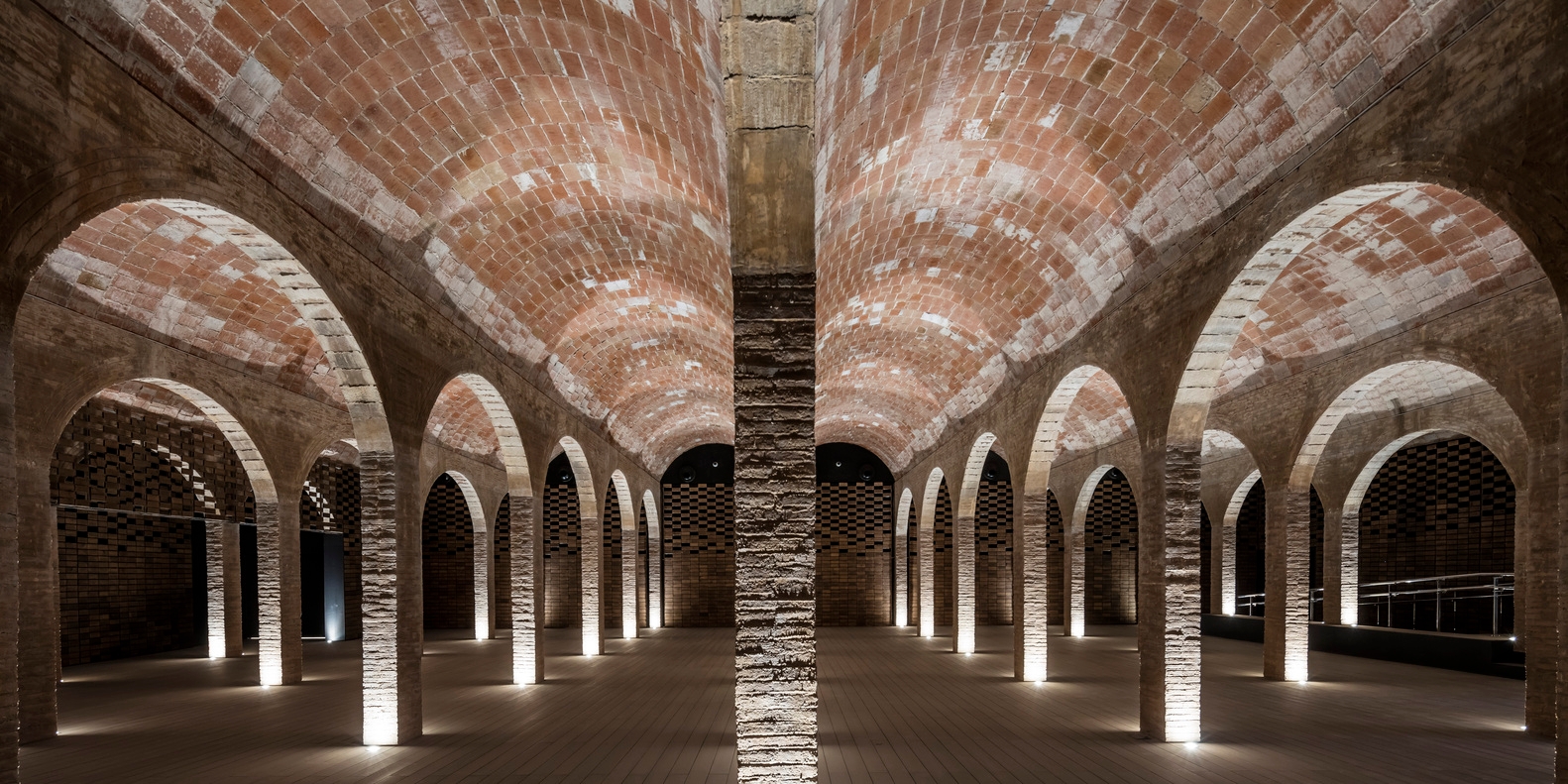 Lattice Partition Walls in Deposito Rei Martí