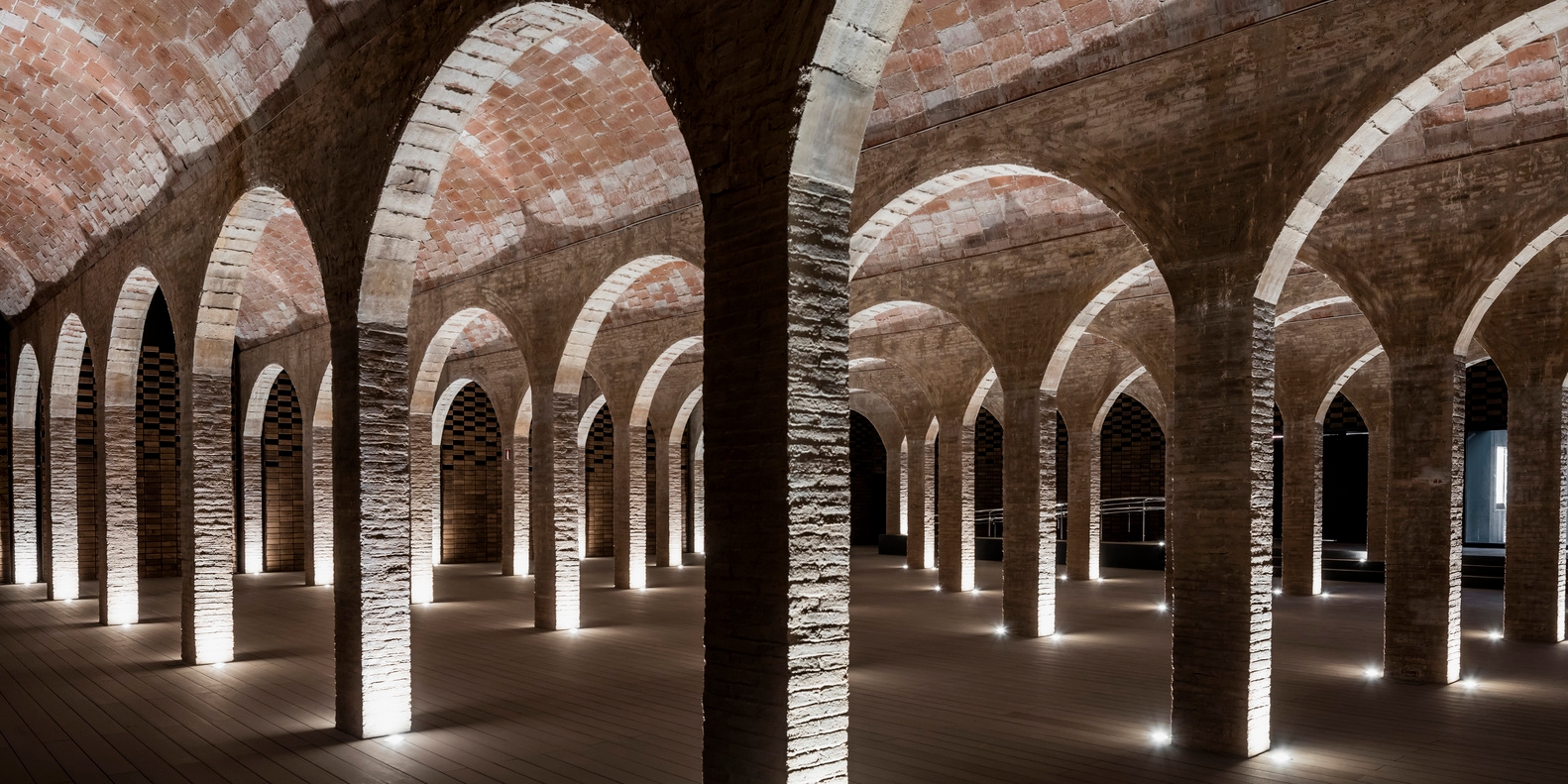 Lattice Partition Walls in Deposito Rei Martí