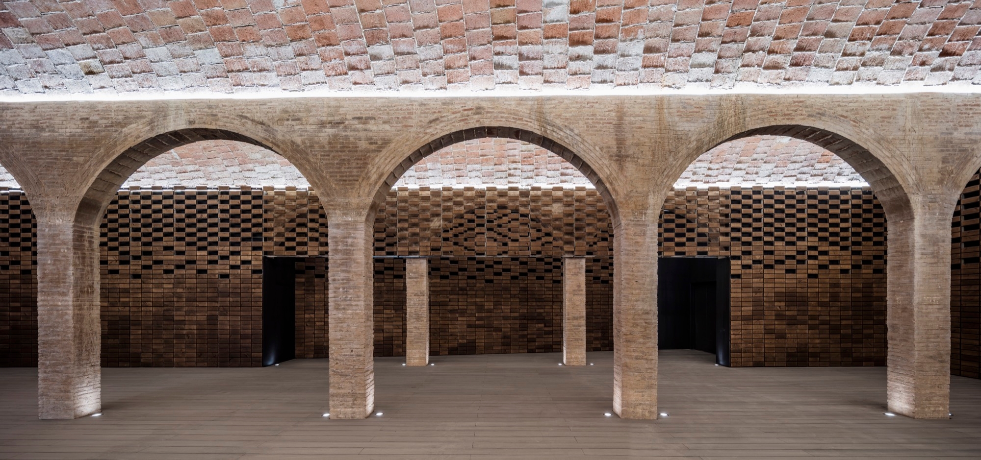 Lattice Partition Walls in Deposito Rei Martí