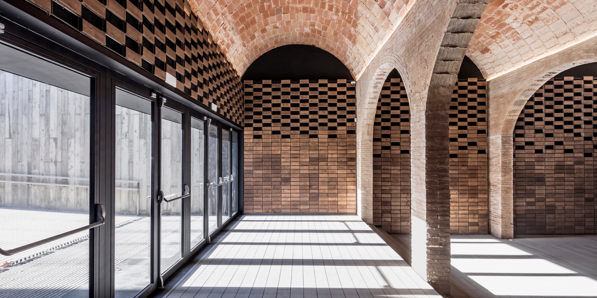 Lattice Partition Walls in Deposito Rei Martí