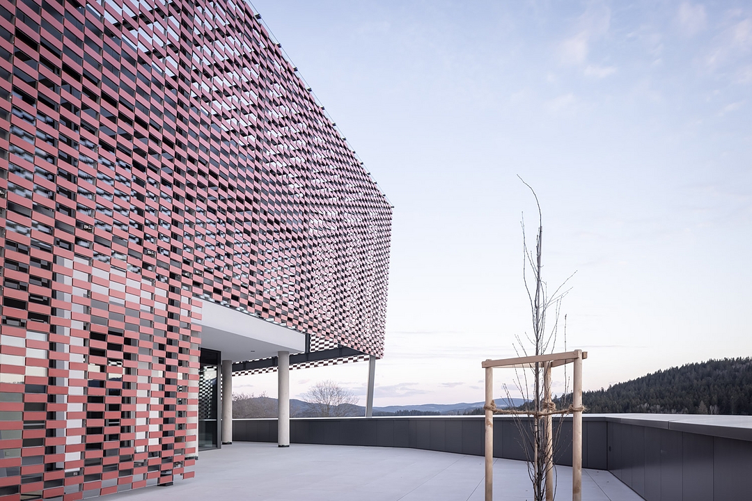Ceramic Facade System in Penzkopfer Headquarters