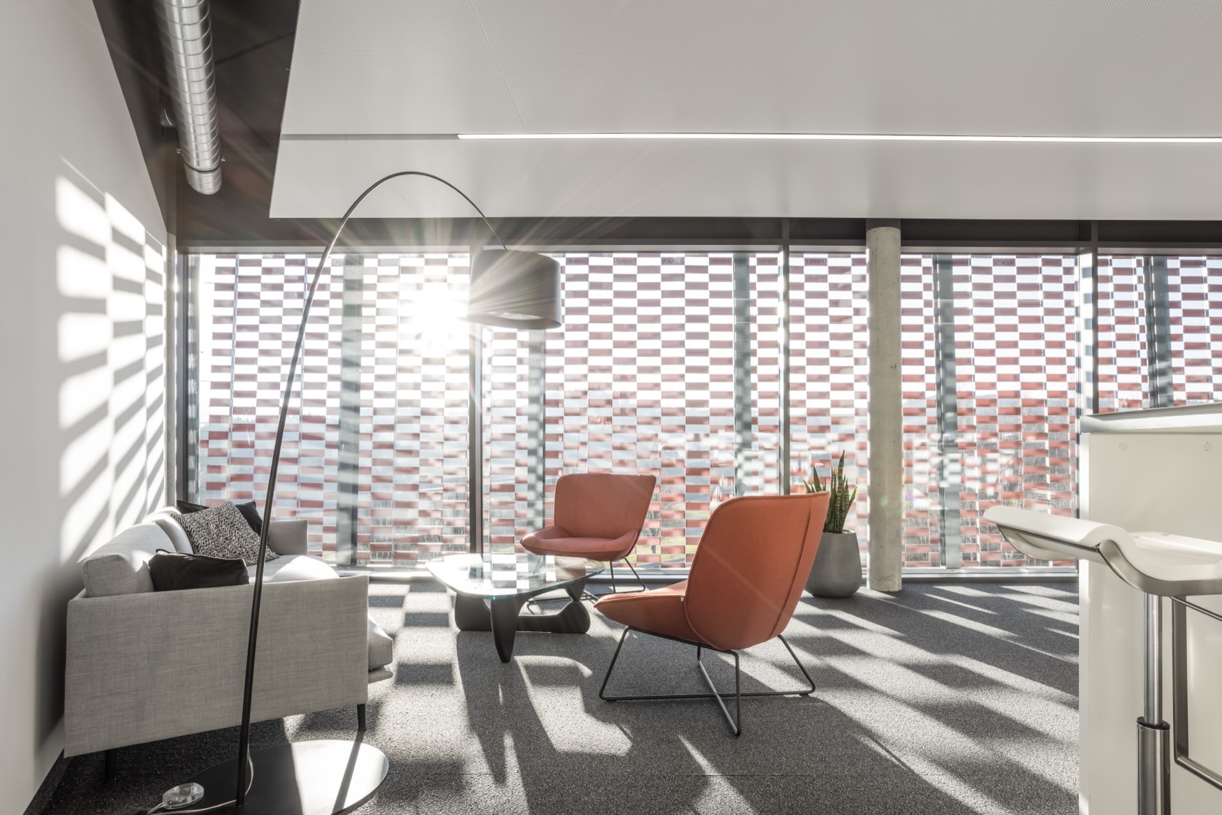 Ceramic Facade System in Penzkopfer Headquarters