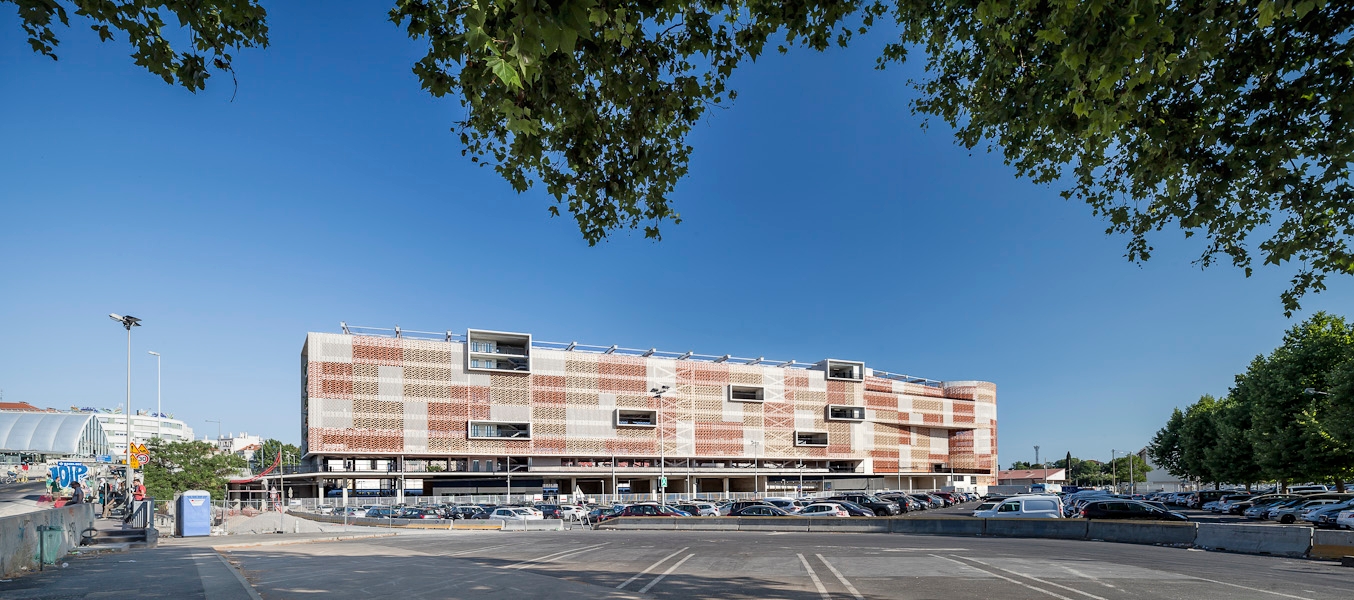 Ceramic Facade Fabric on Car Park in Saint Roch