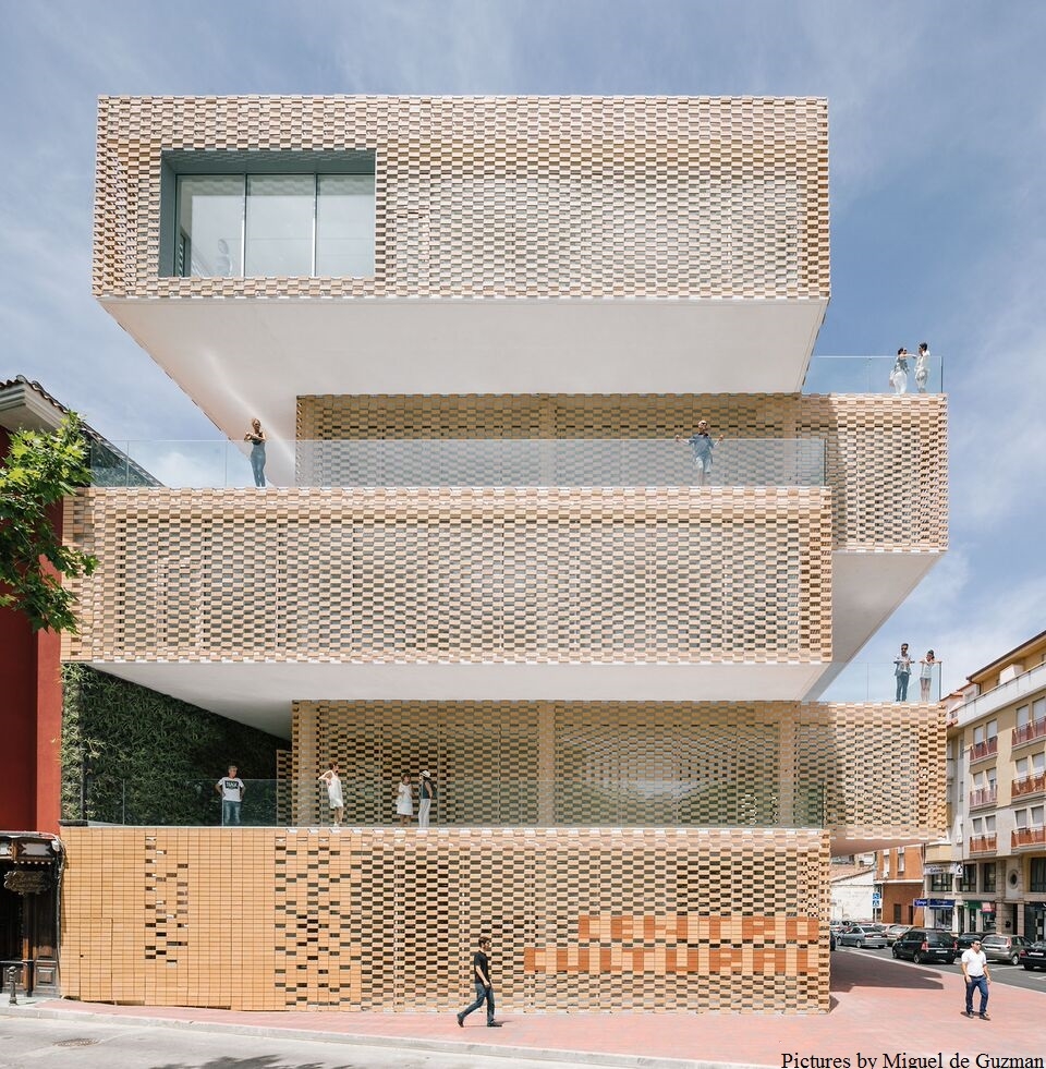 Ceramic Lattice Facade in La Gota Museum