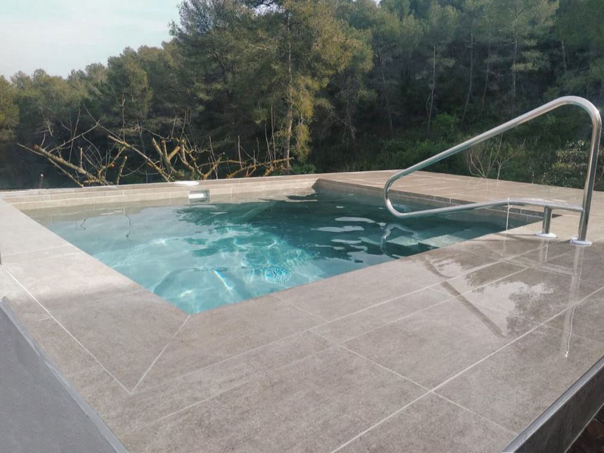 Residential and Pool Flooring - Evolution