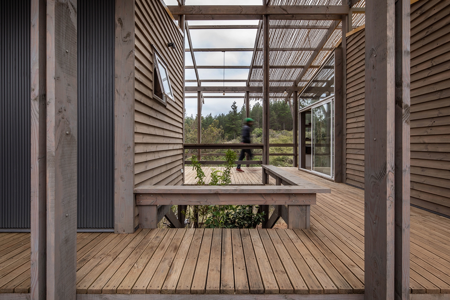 Deck de madera en Casa Entreluz